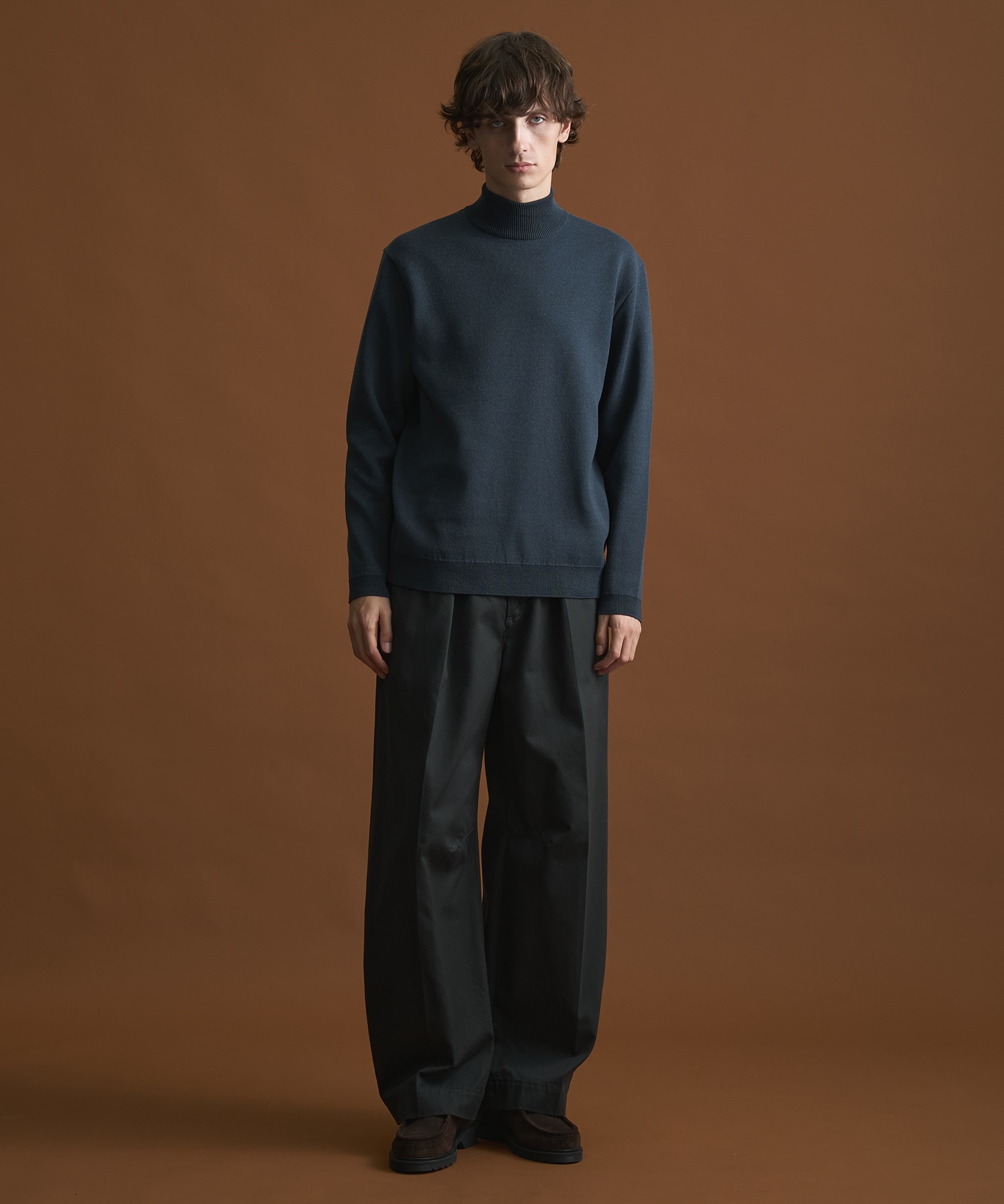 〔一部店舗限定〕バウンドウールライトハイネックニット