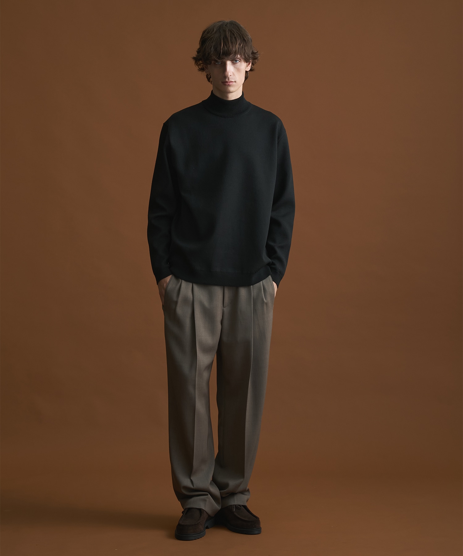 〔一部店舗限定〕バウンドウールライトハイネックニット