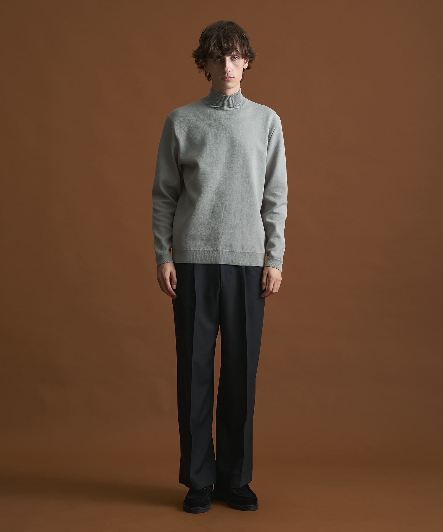 〔一部店舗限定〕バウンドウールライトハイネックニット