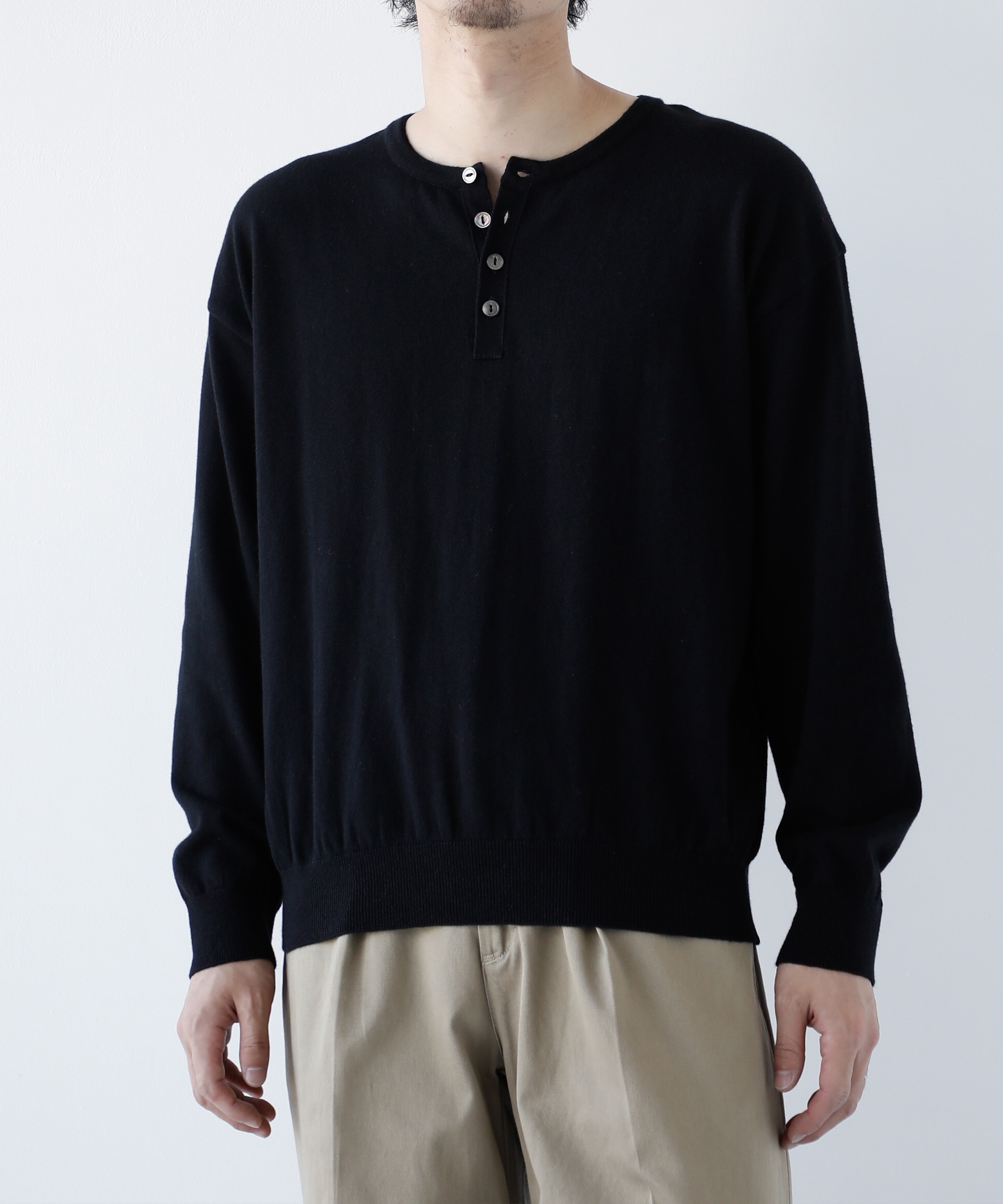 コットンカシミヤヘンリーネックニット