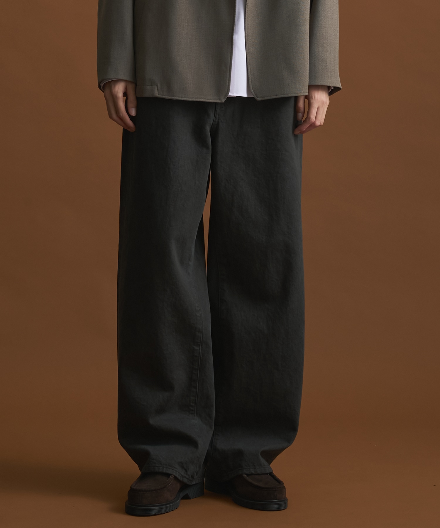 DARK BROWN