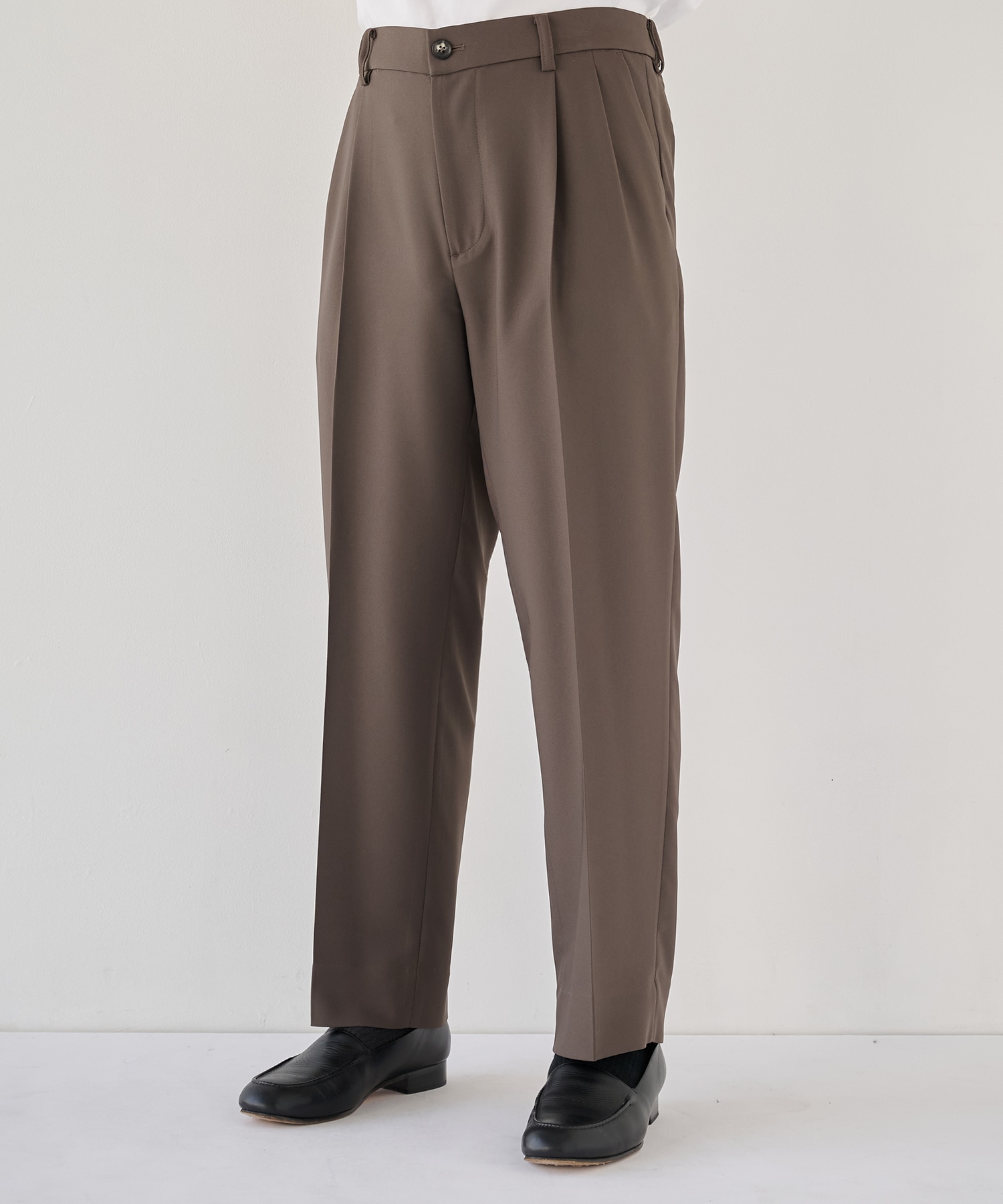DARK BROWN