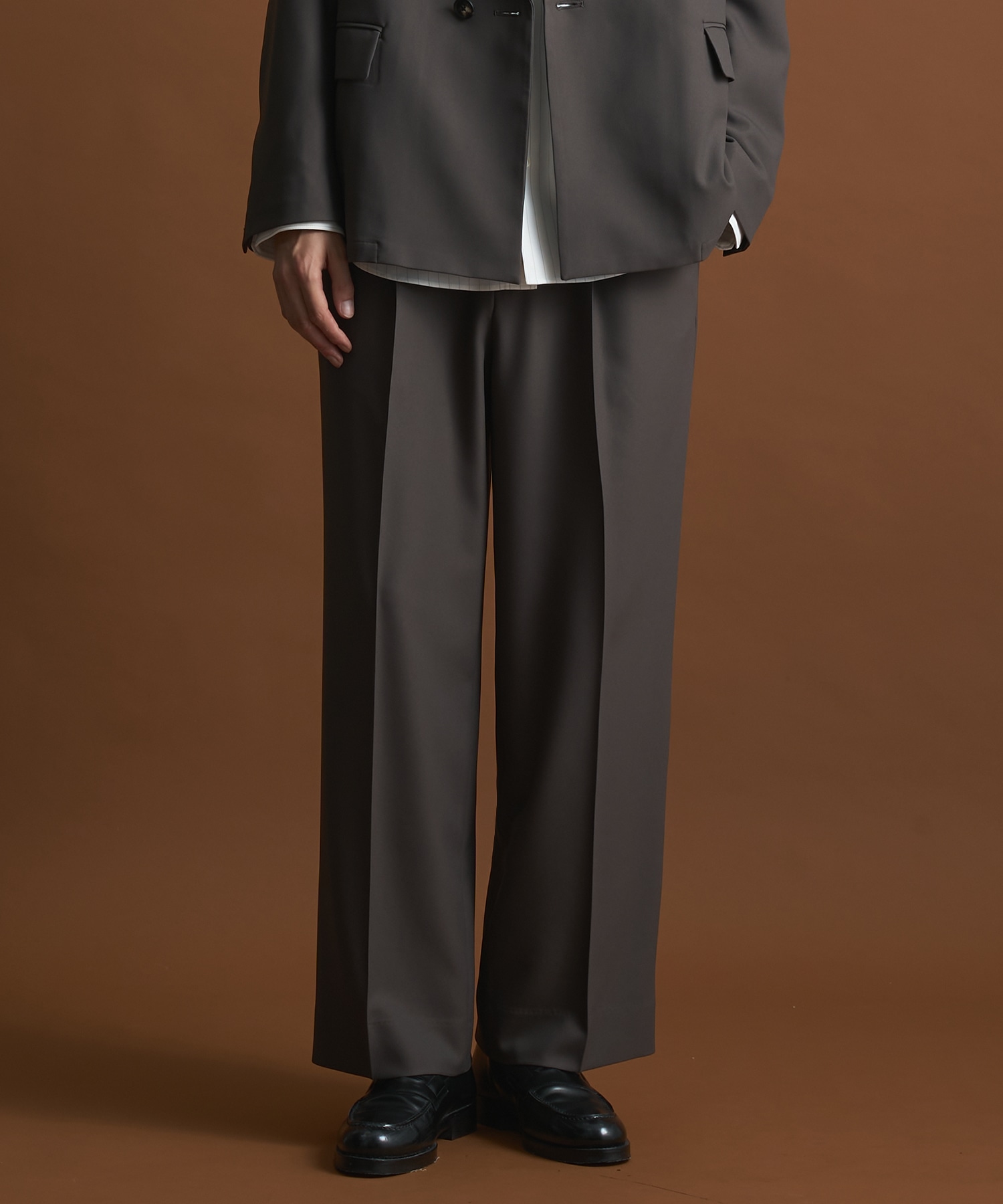 DARK BROWN