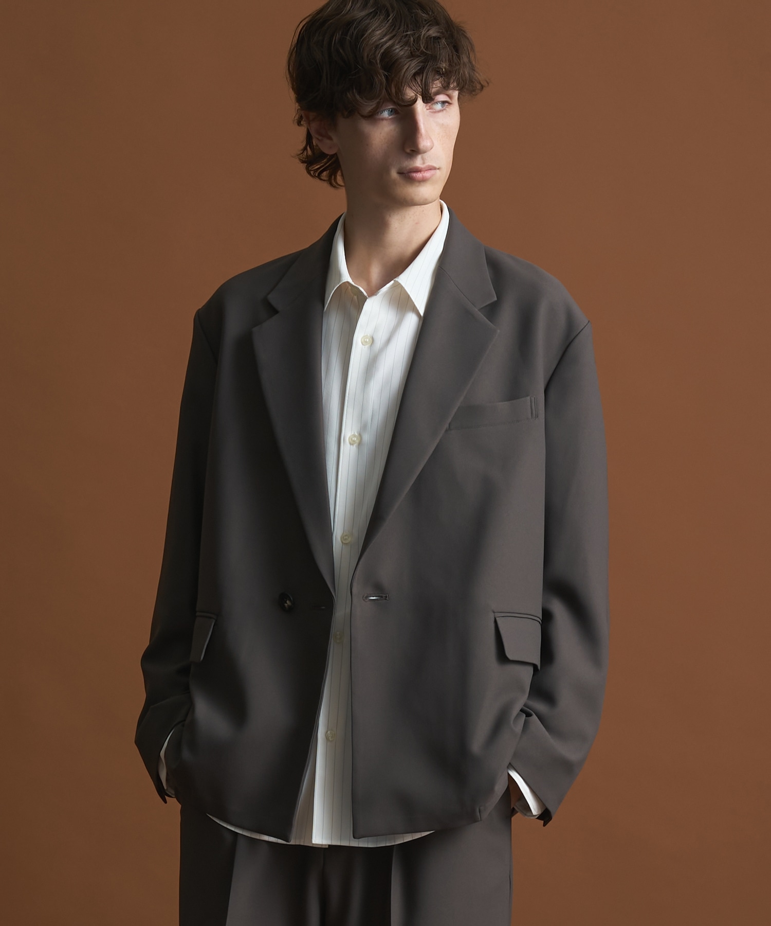 DARK BROWN