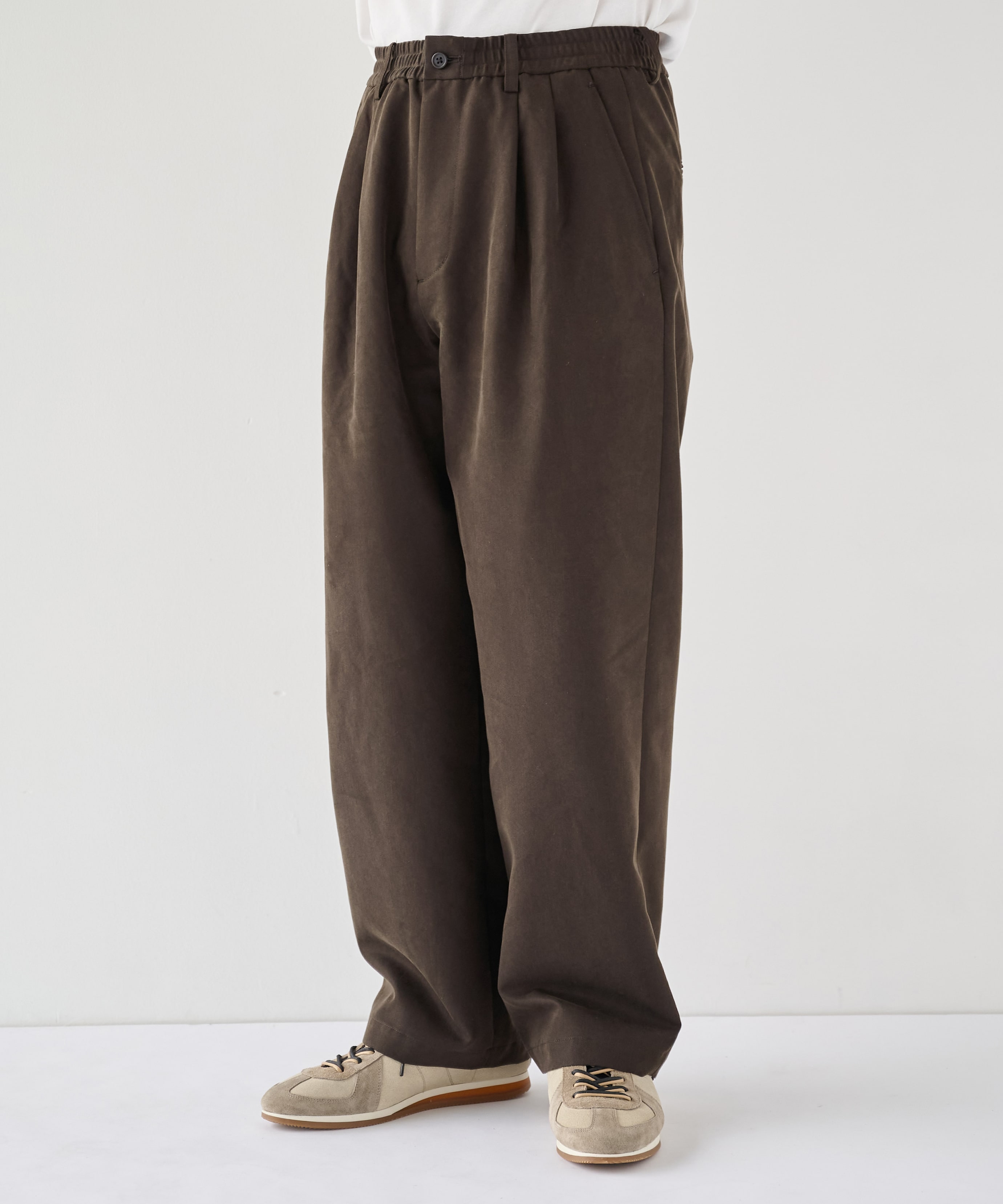 DARK BROWN