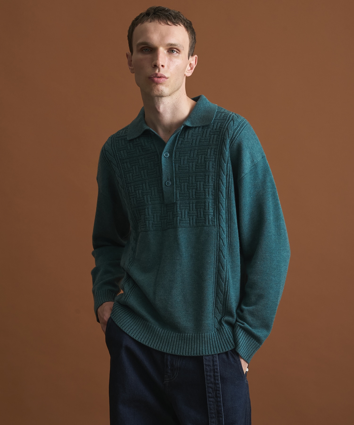 ブザムニットポロ