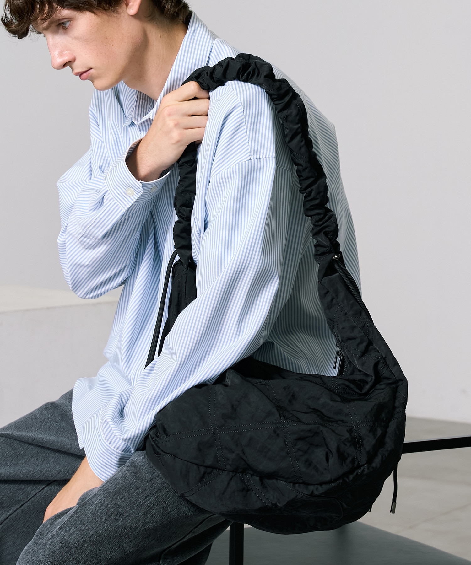 ドローストリングショルダーバッグ