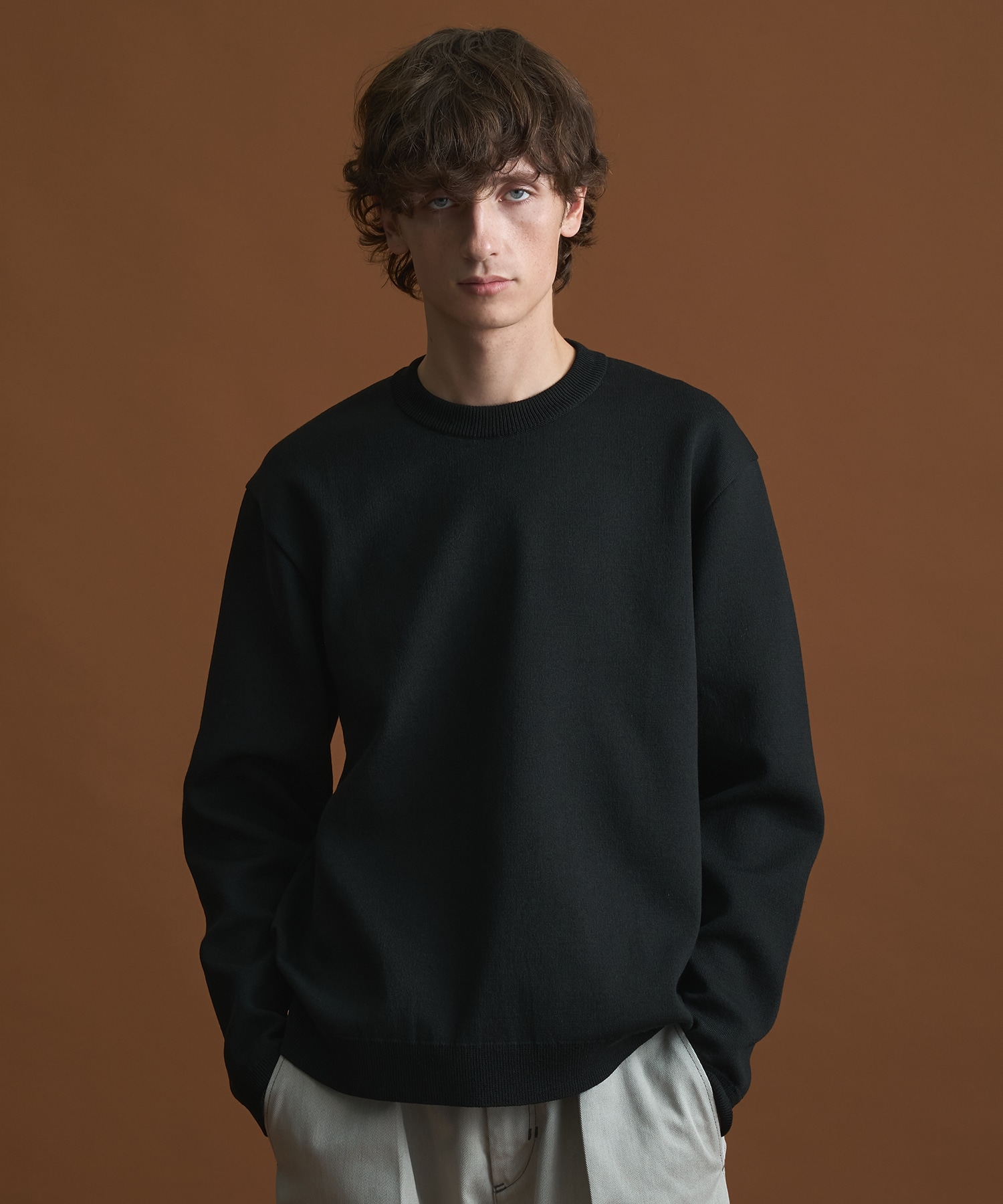 バウンドウールライトクルーネックニット