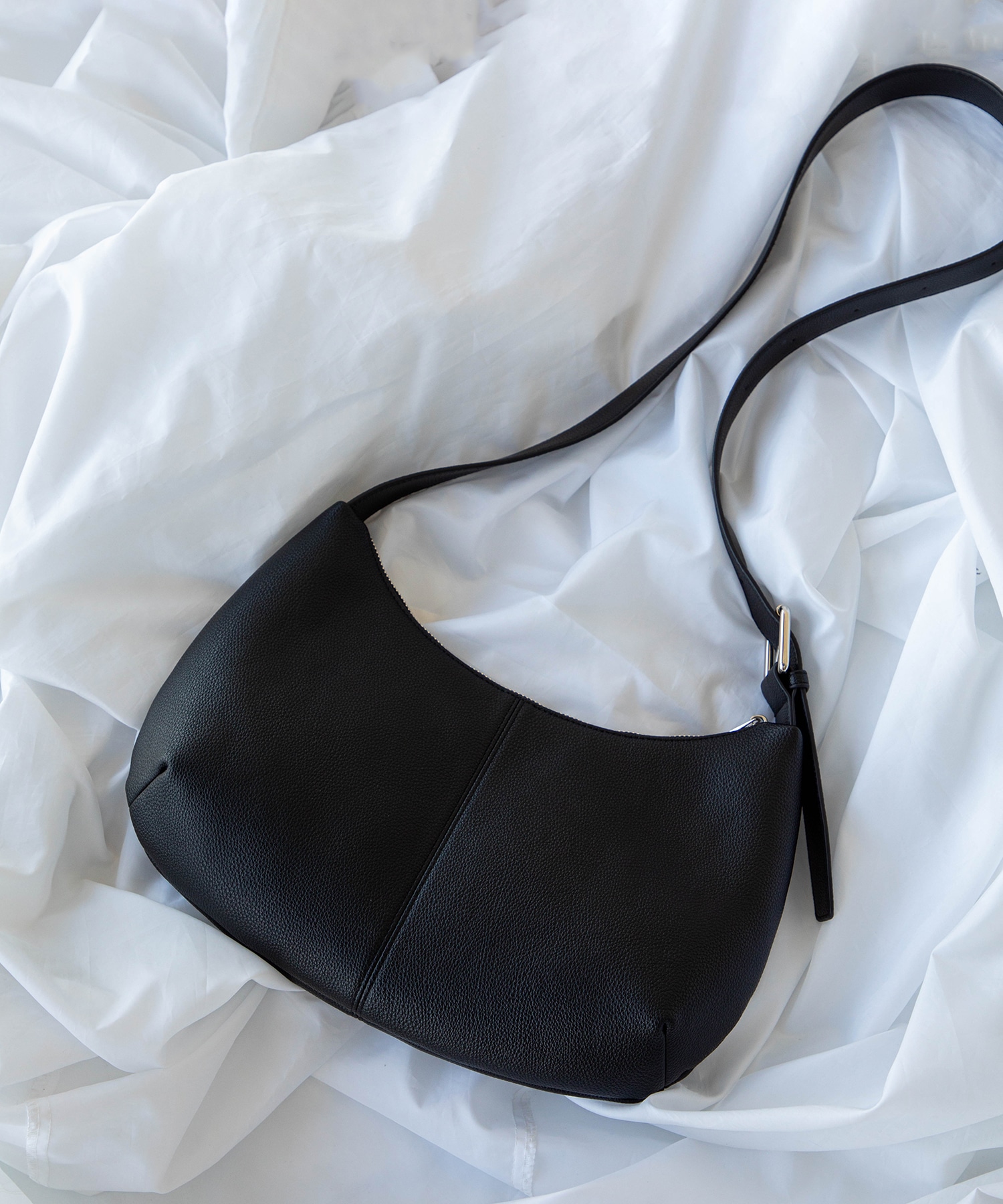 【WEB限定商品】レザースモールスリングバッグ
