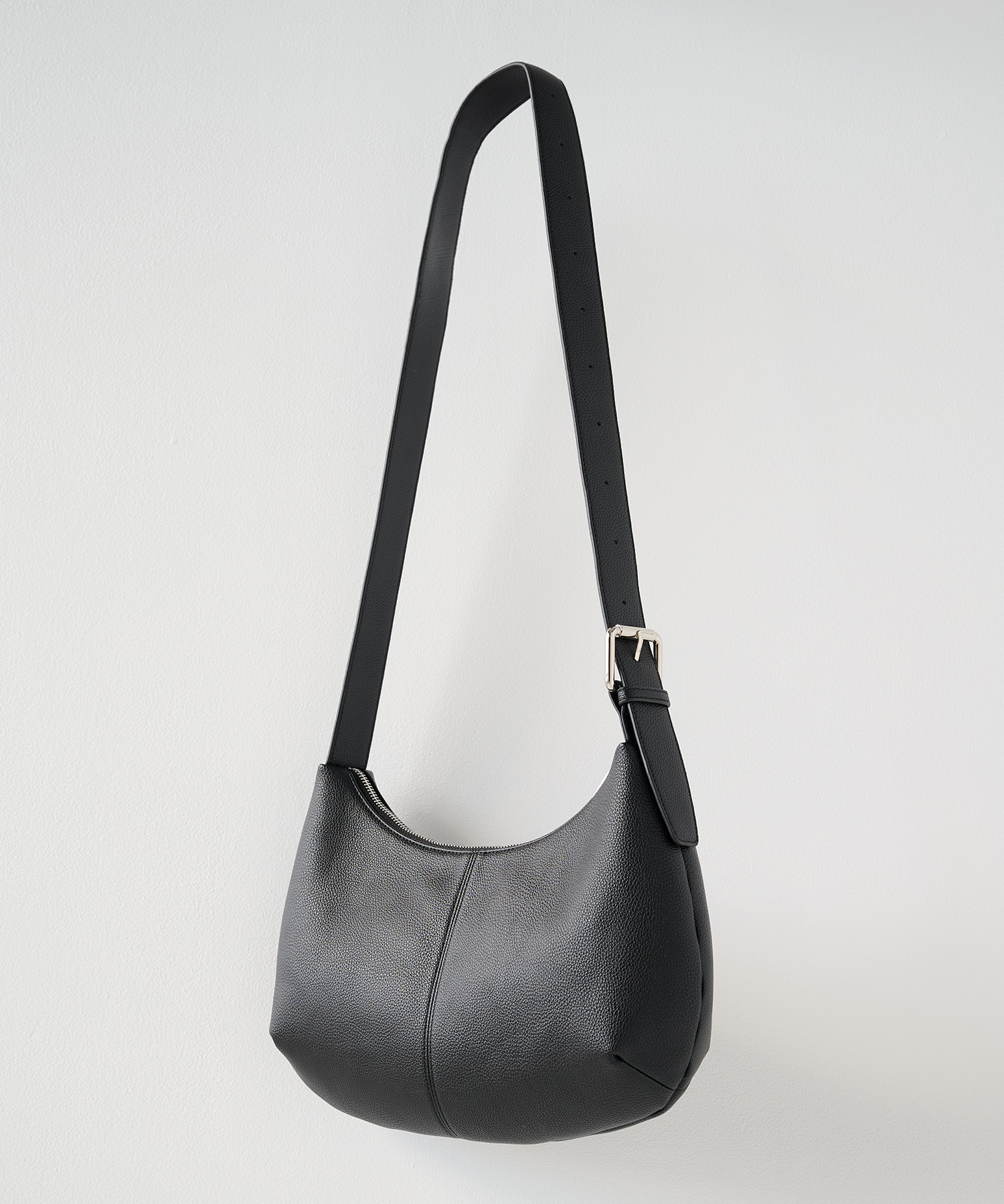 【WEB限定】レザースモールスリングバッグ