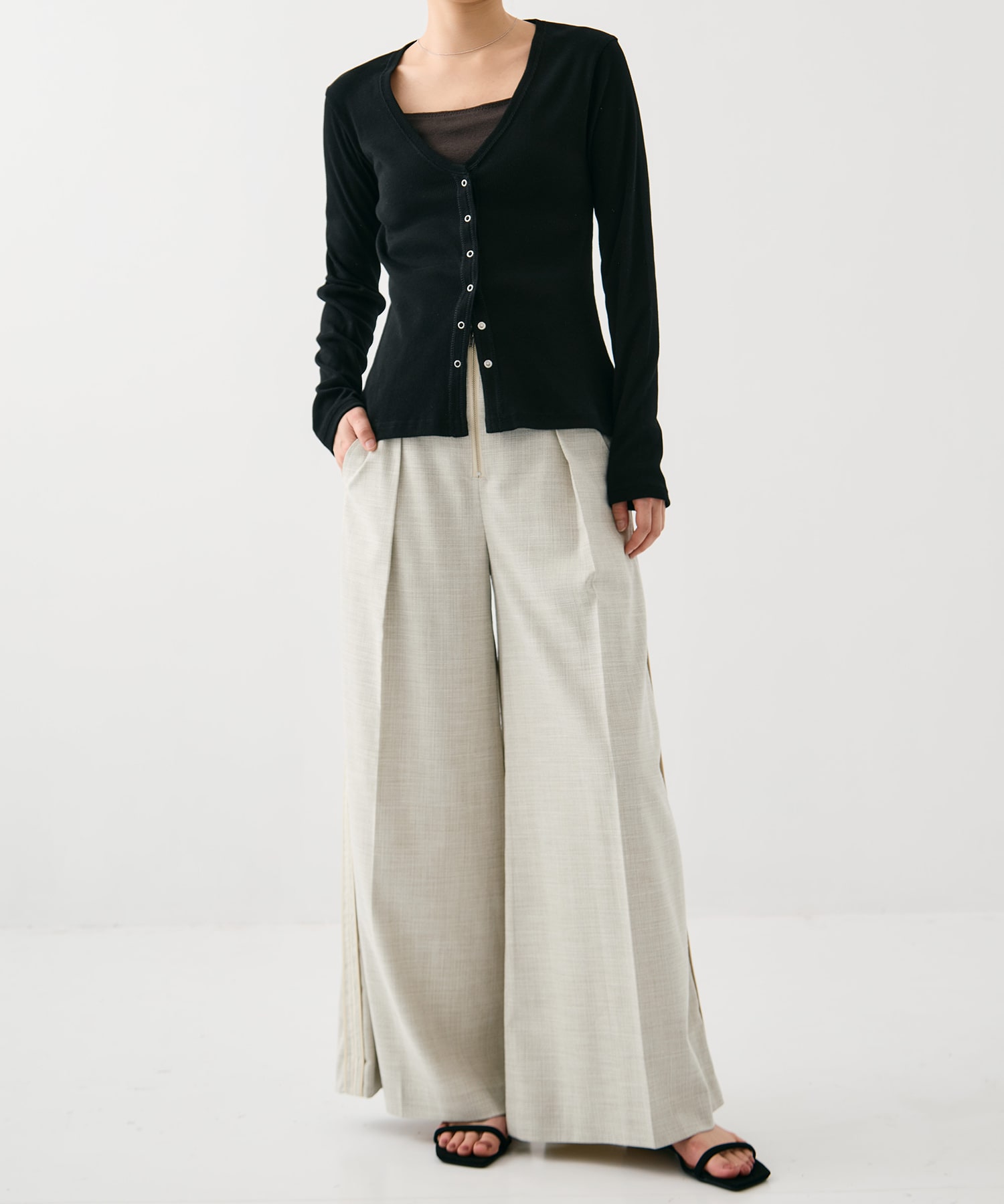 サイドラインタックワイドパンツ