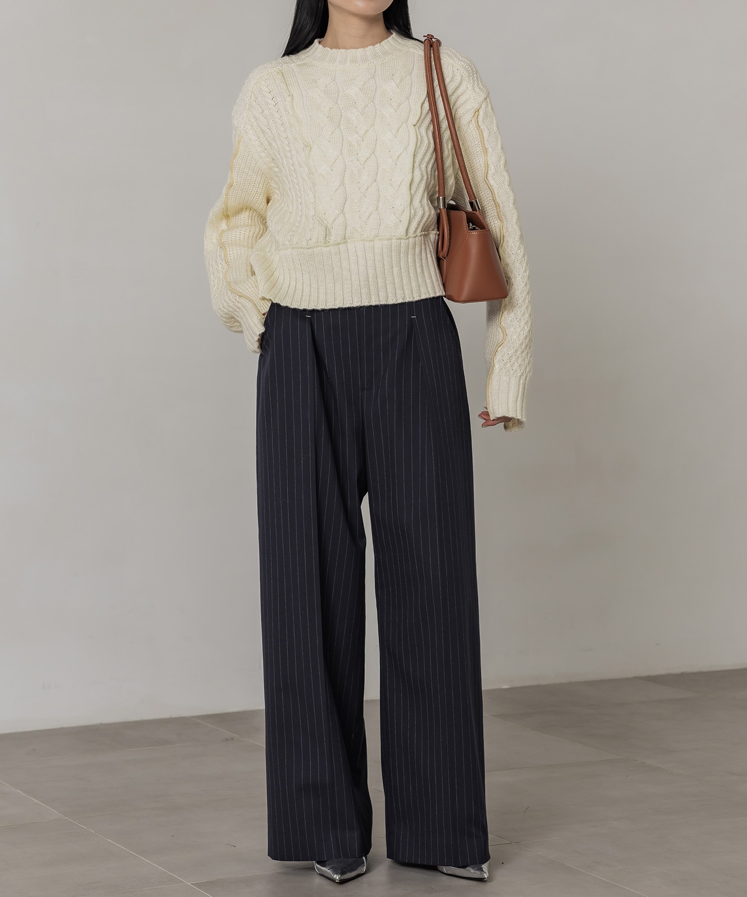 ハイウエストストレートタックパンツ