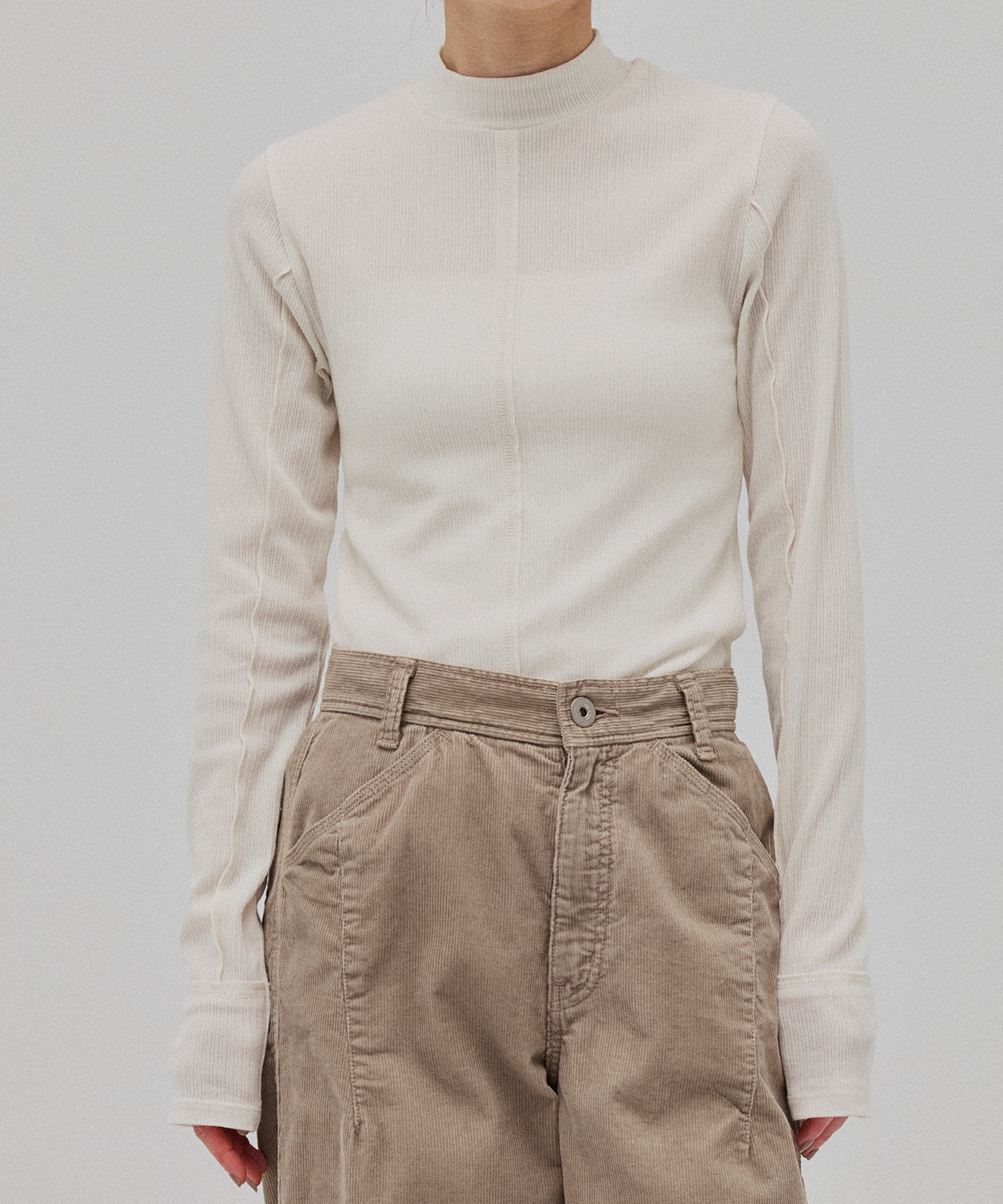 ハイネックラインリブTOP