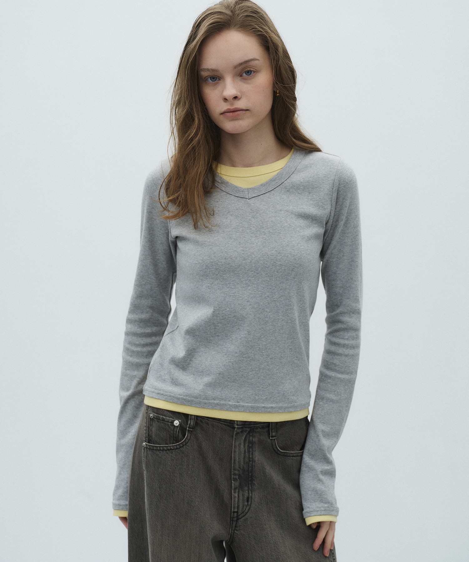 Vネックレイヤードトップス