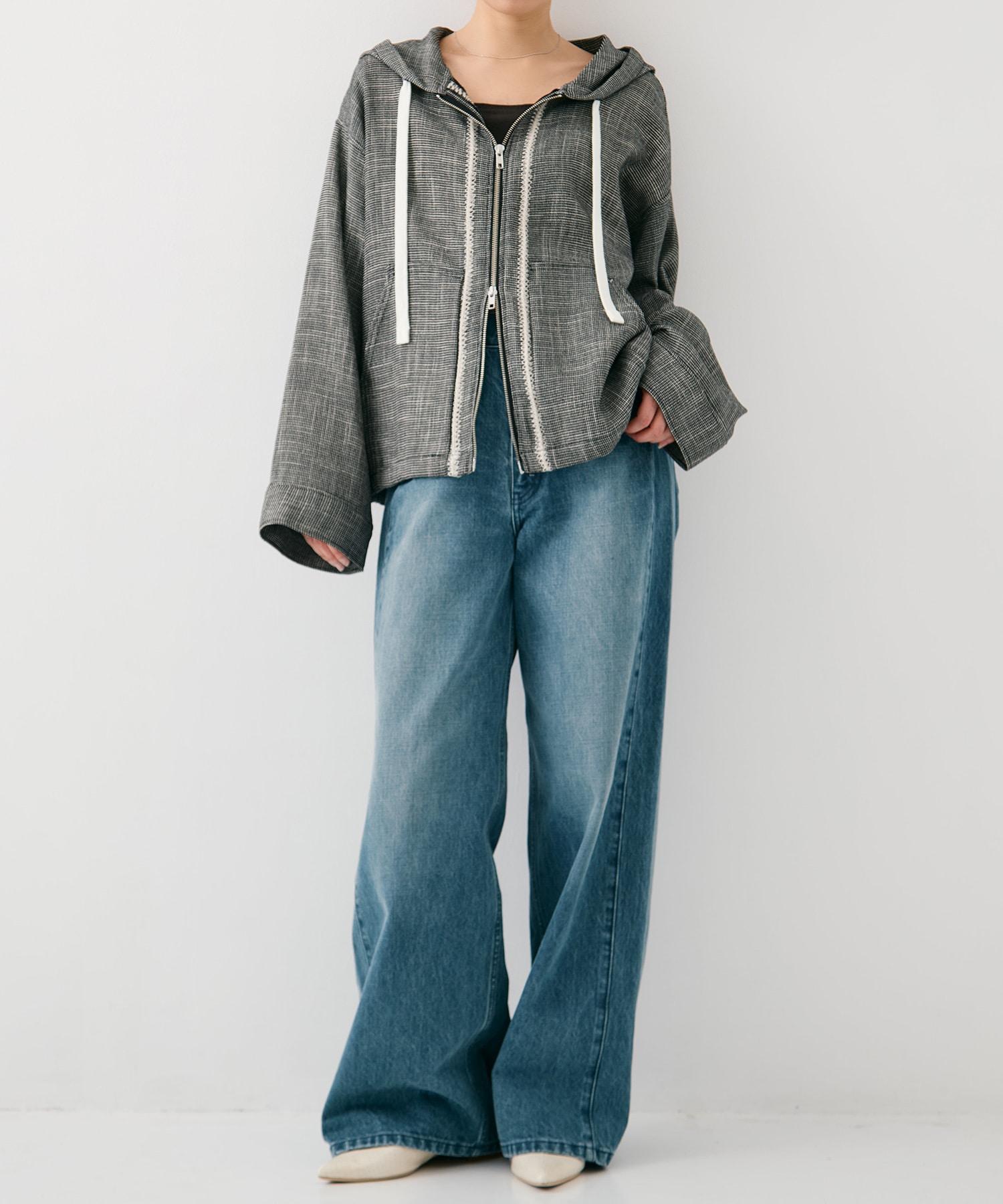 エンブロイダリーメッシュパーカー