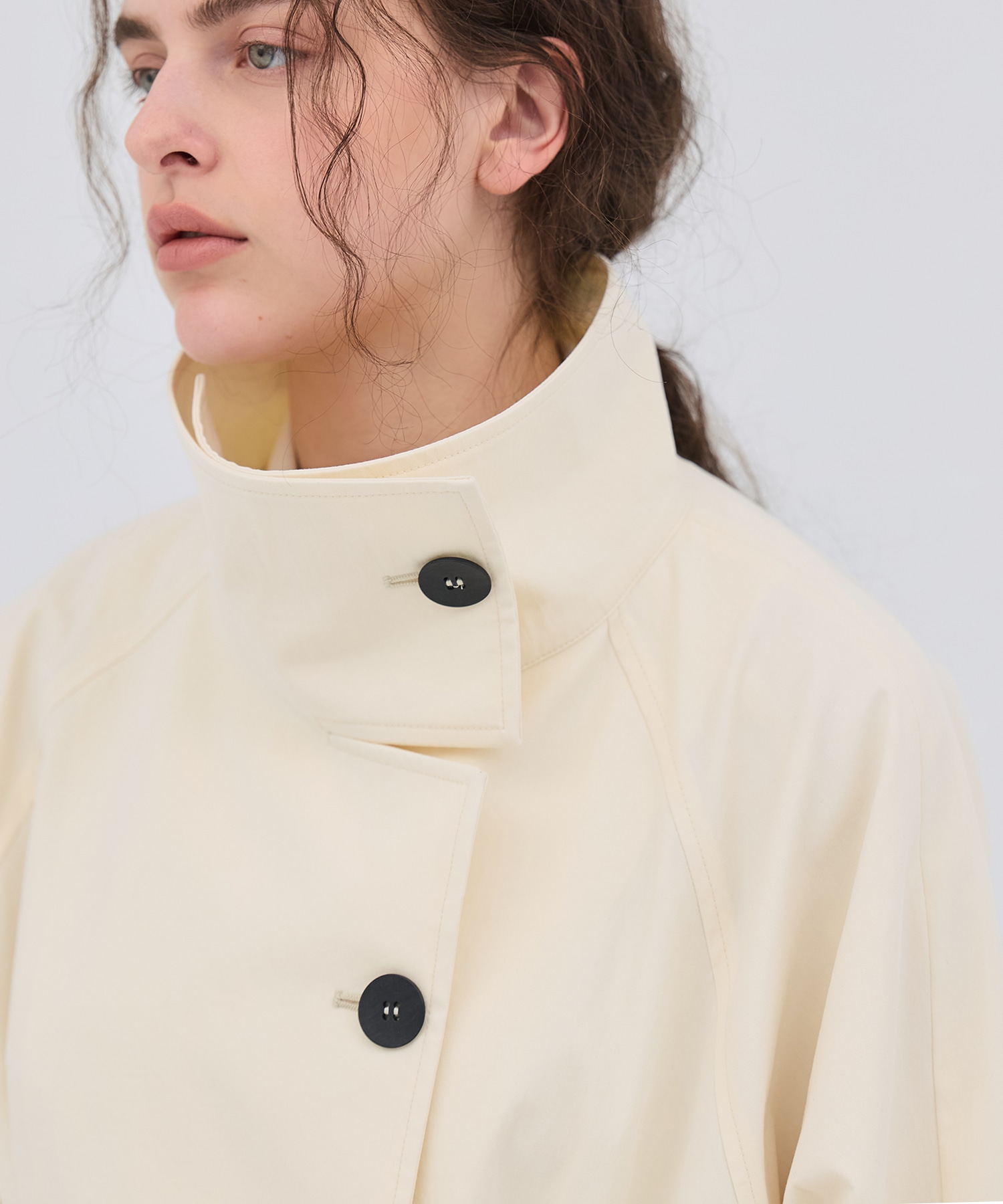 ファンネルネックショートトレンチコート