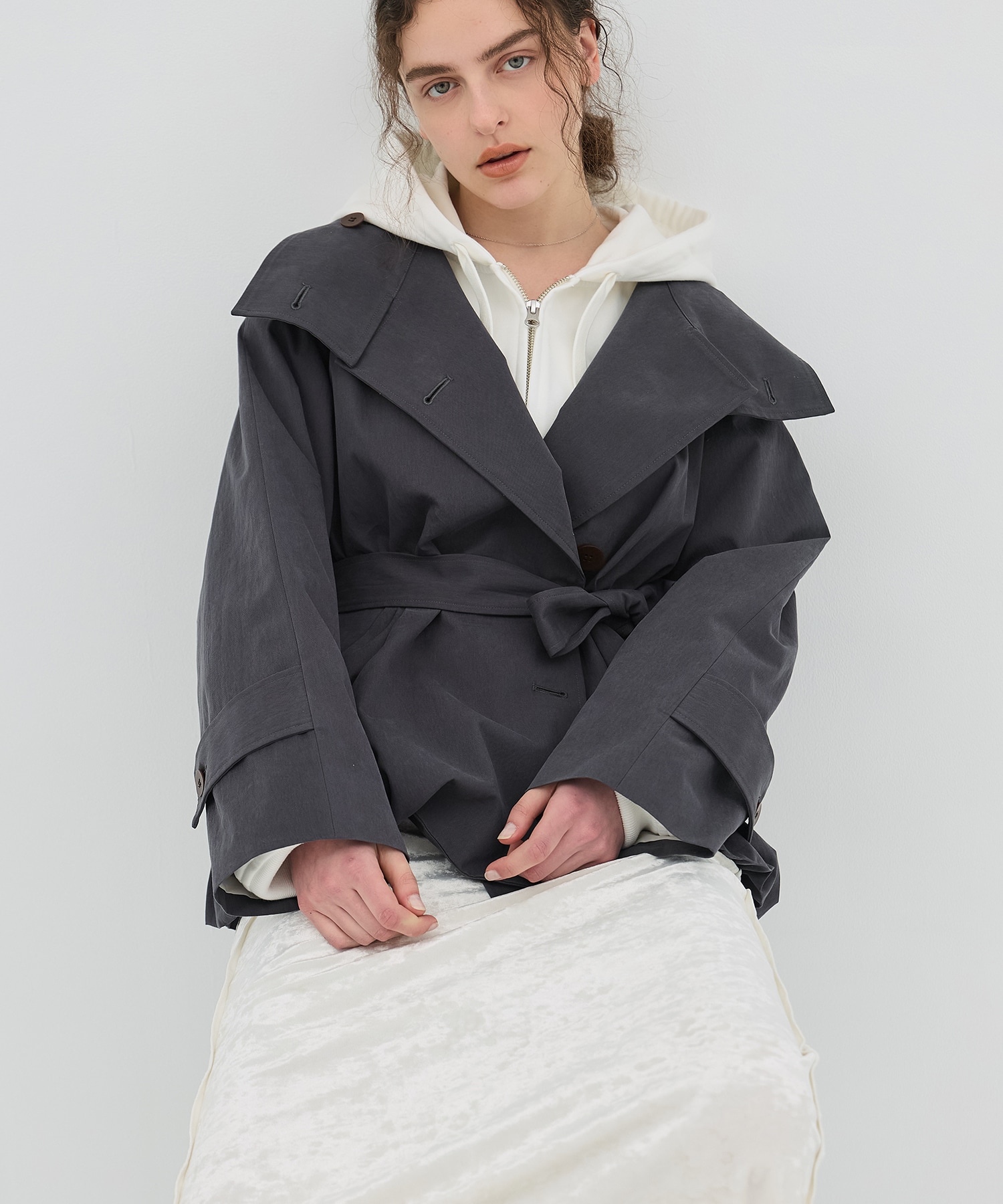 ファンネルネックショートトレンチコート