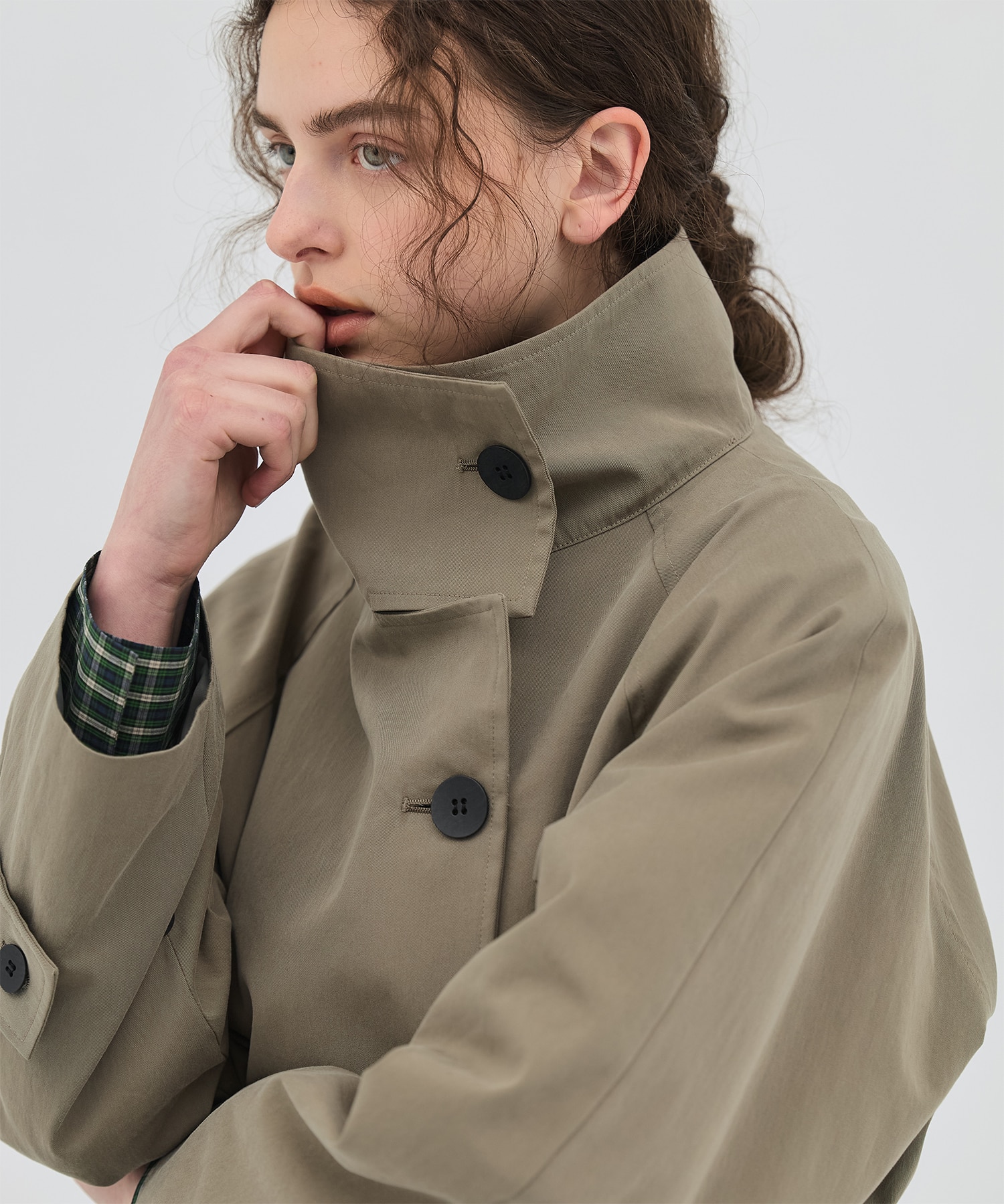 ファンネルネックショートトレンチコート