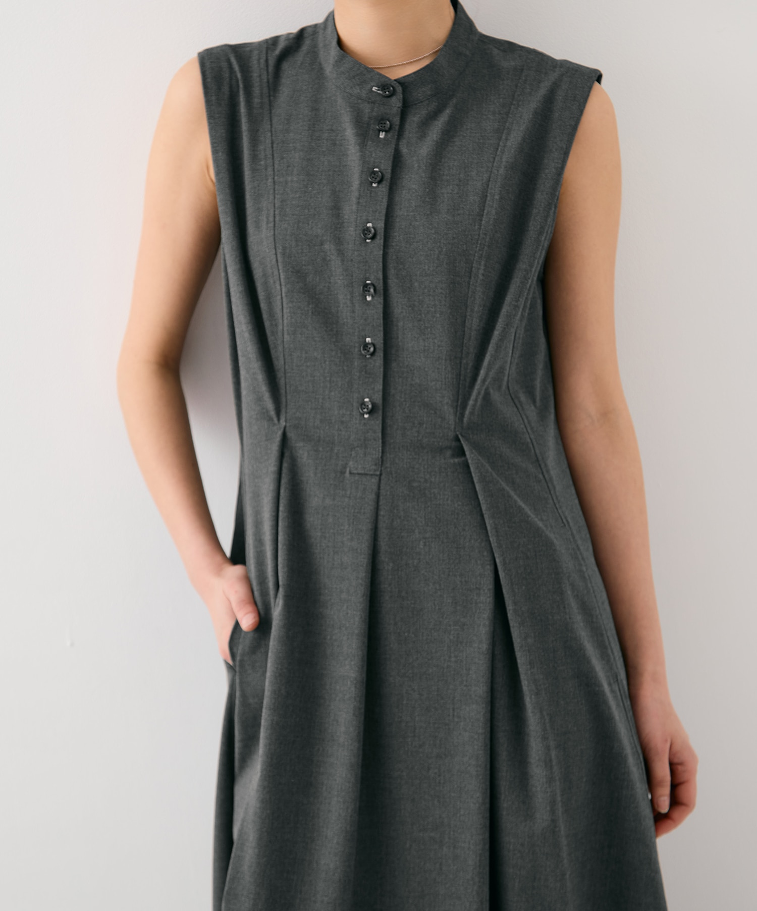 ショルダータックノースリワンピ