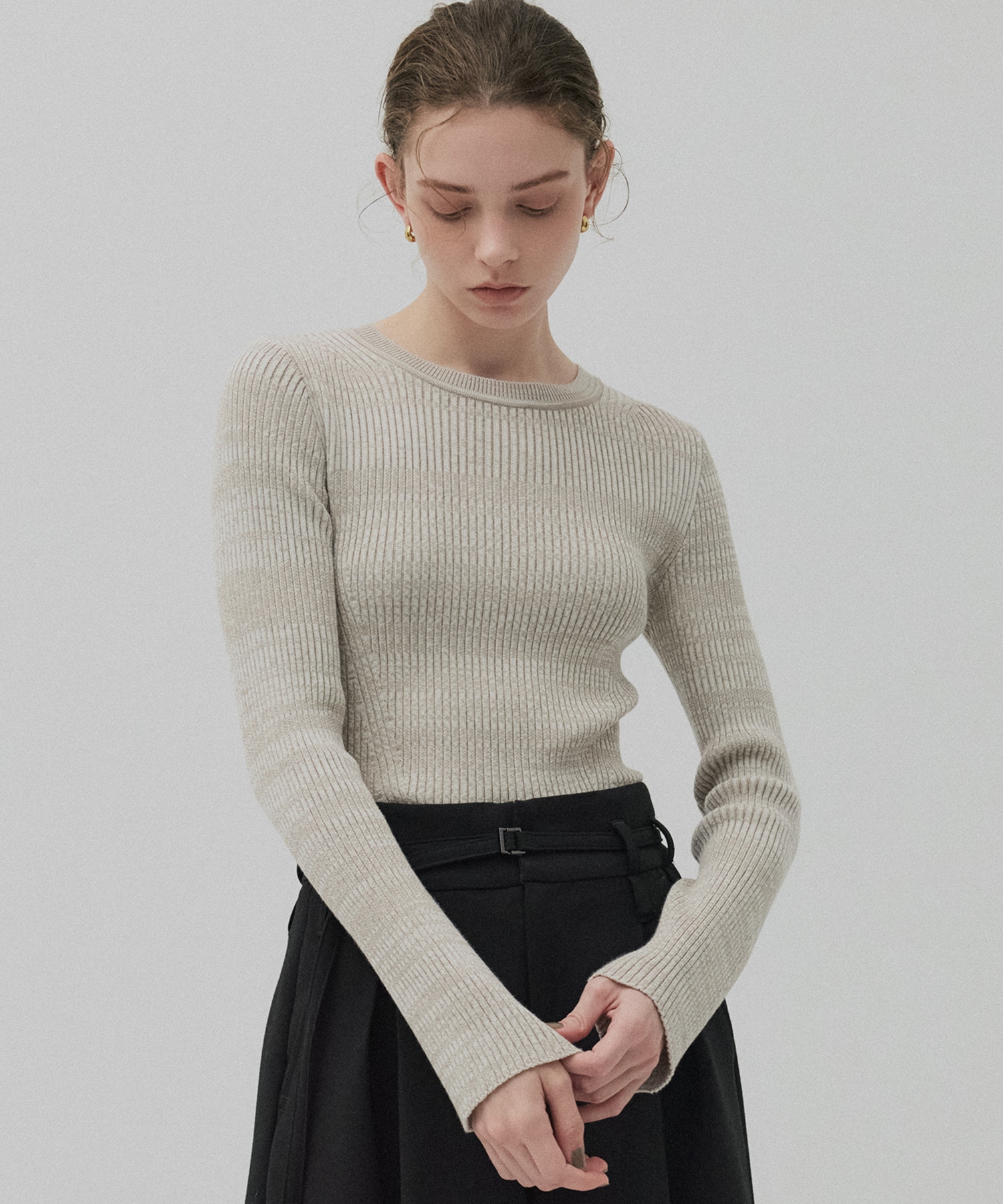 クルーネックリブニット