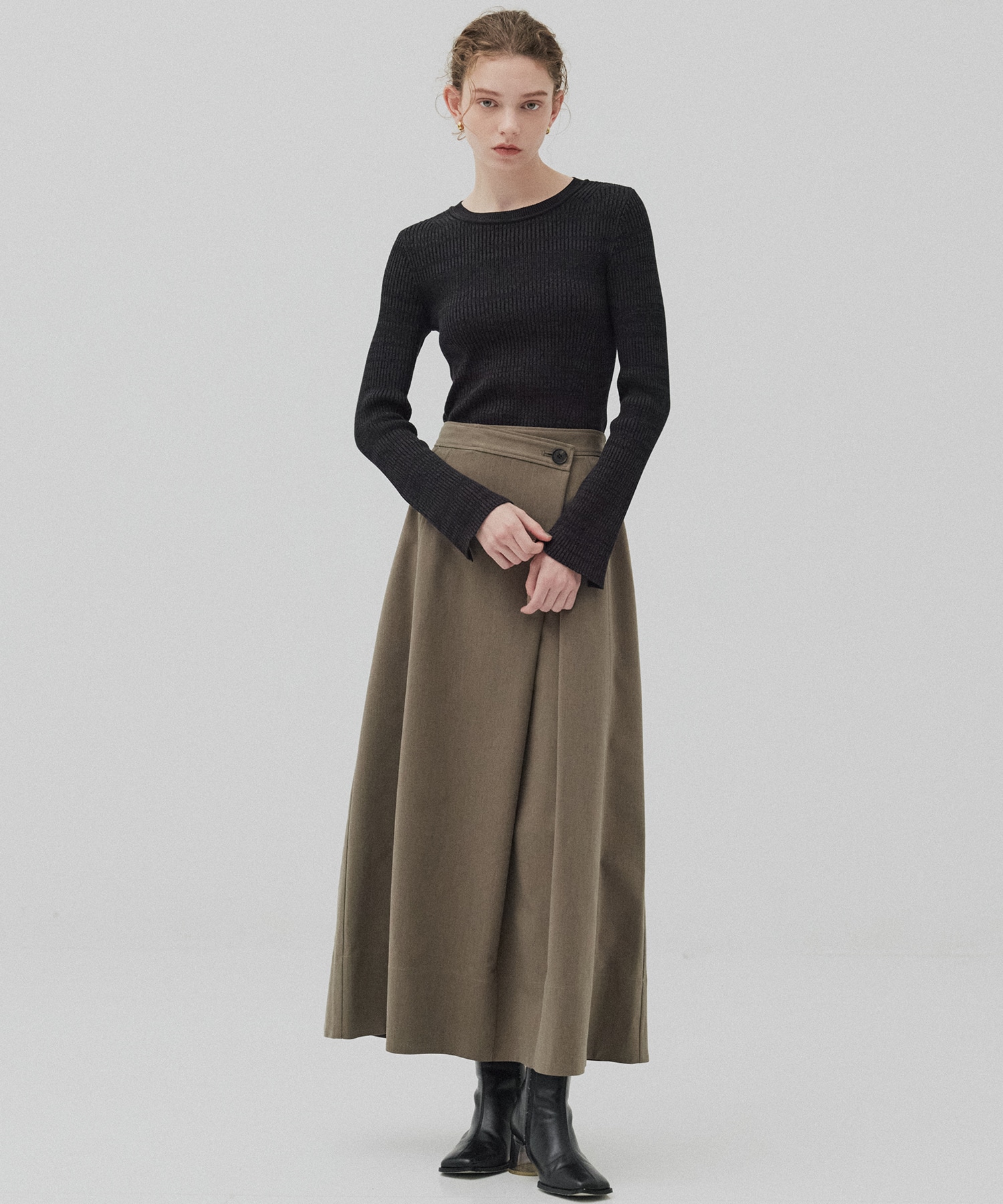 クルーネックリブニット