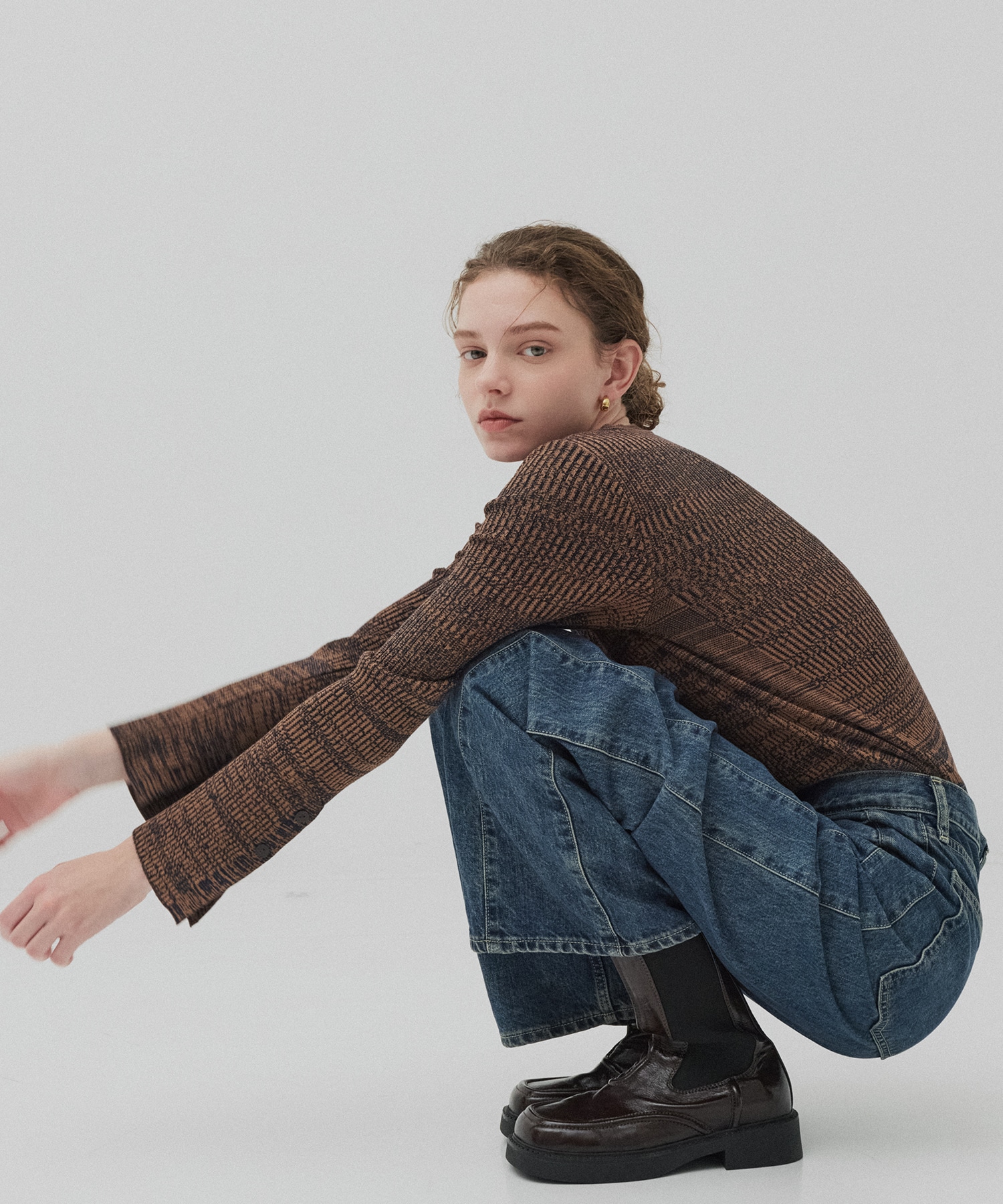 クルーネックリブニット