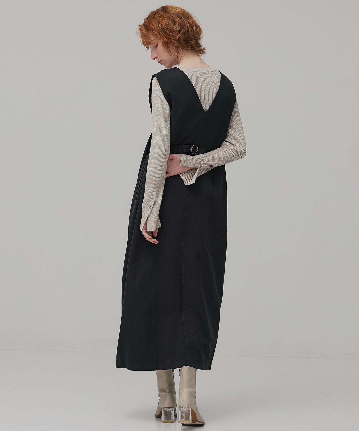 Vネックジャンパースカート
