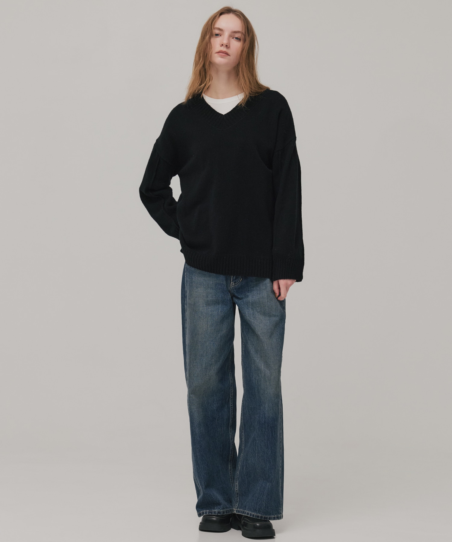 ラムウールVネックニット