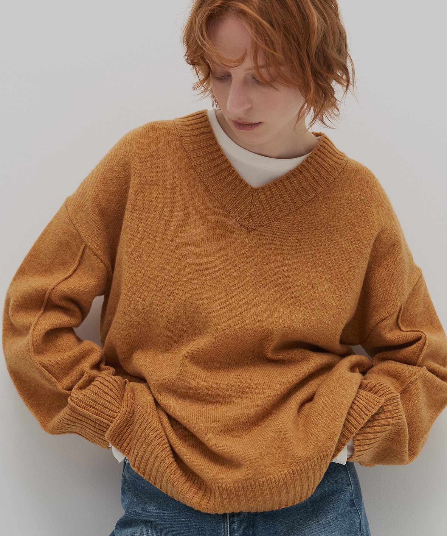 ラムウールVネックニット