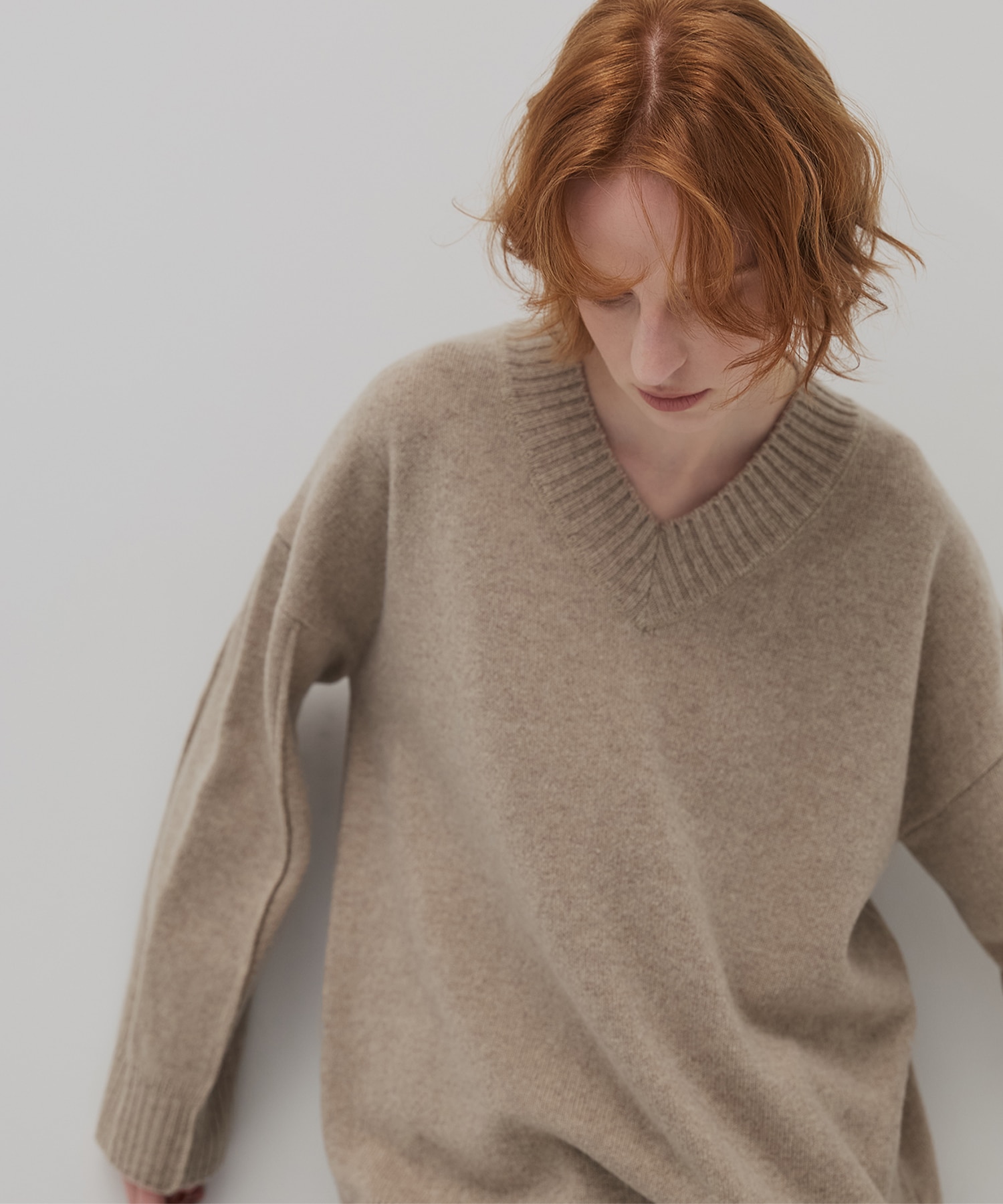 ラムウールVネックニット