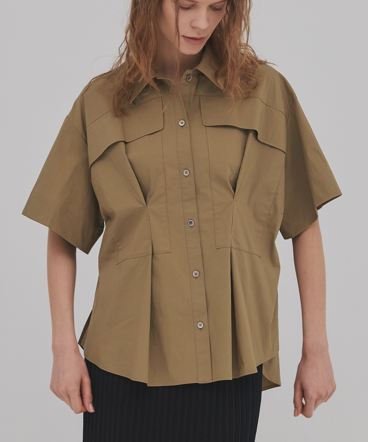フラップタックハーフスリーブシャツ