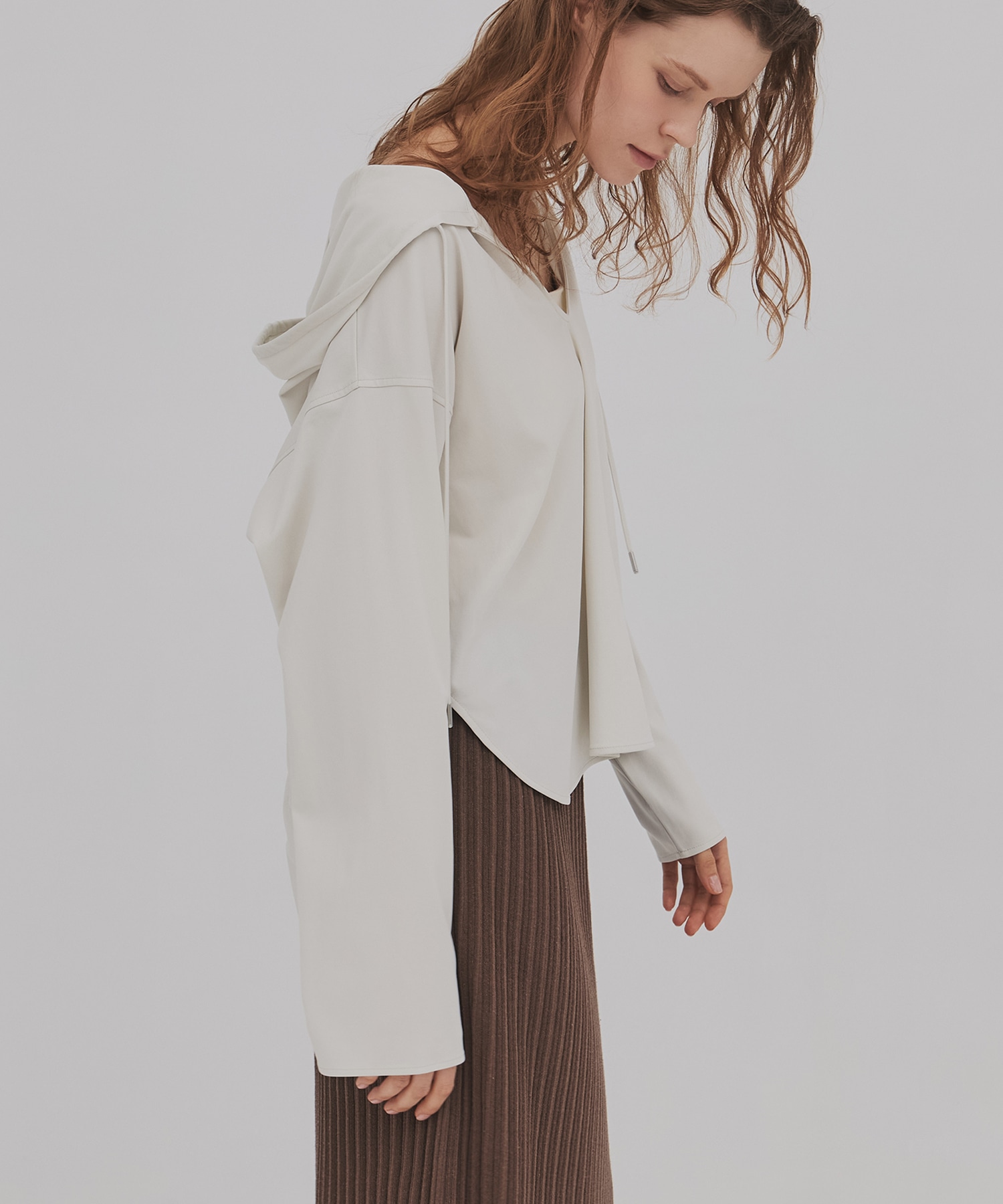 Vネックリラックスフーディ