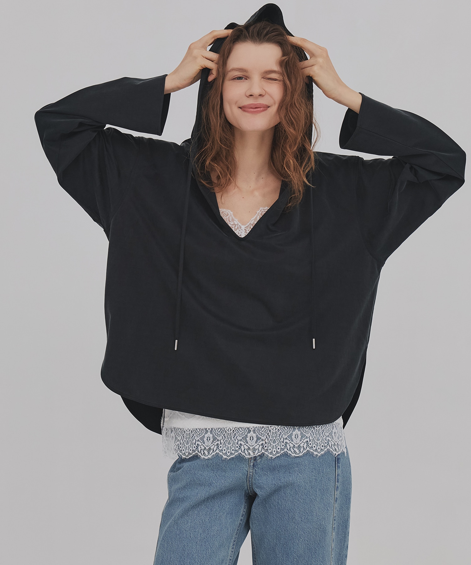 Vネックリラックスフーディ