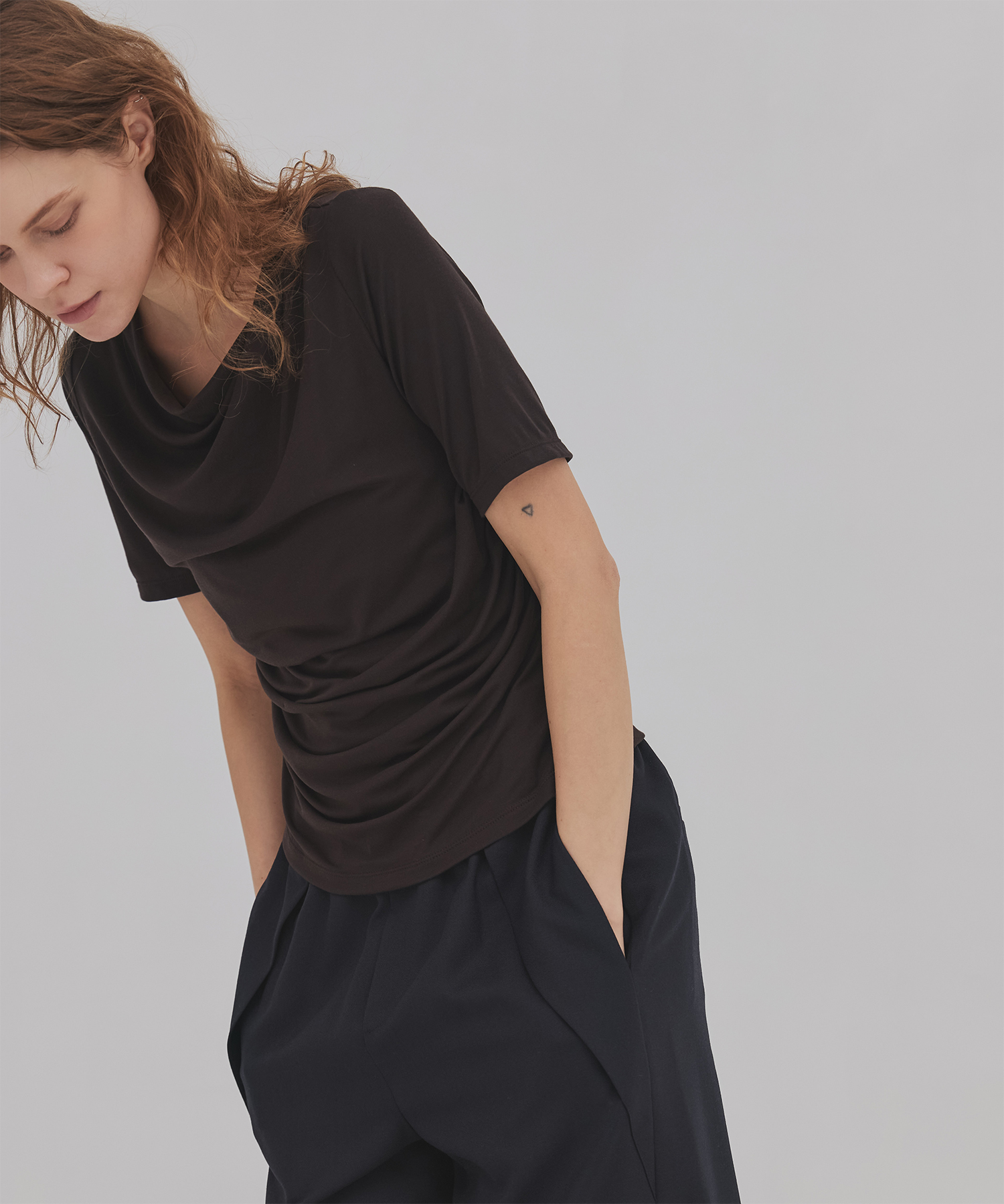 ドレープハープスリーブトップ