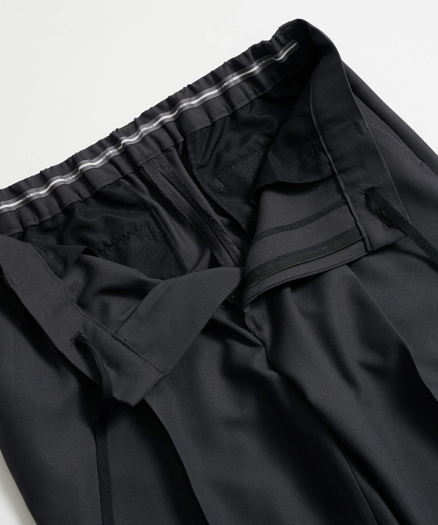 GRツイルエバークリーステーパードスラックス