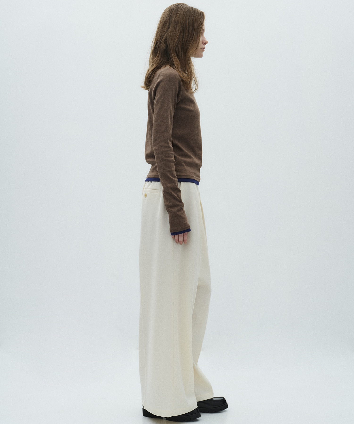 Vネックレイヤードトップス