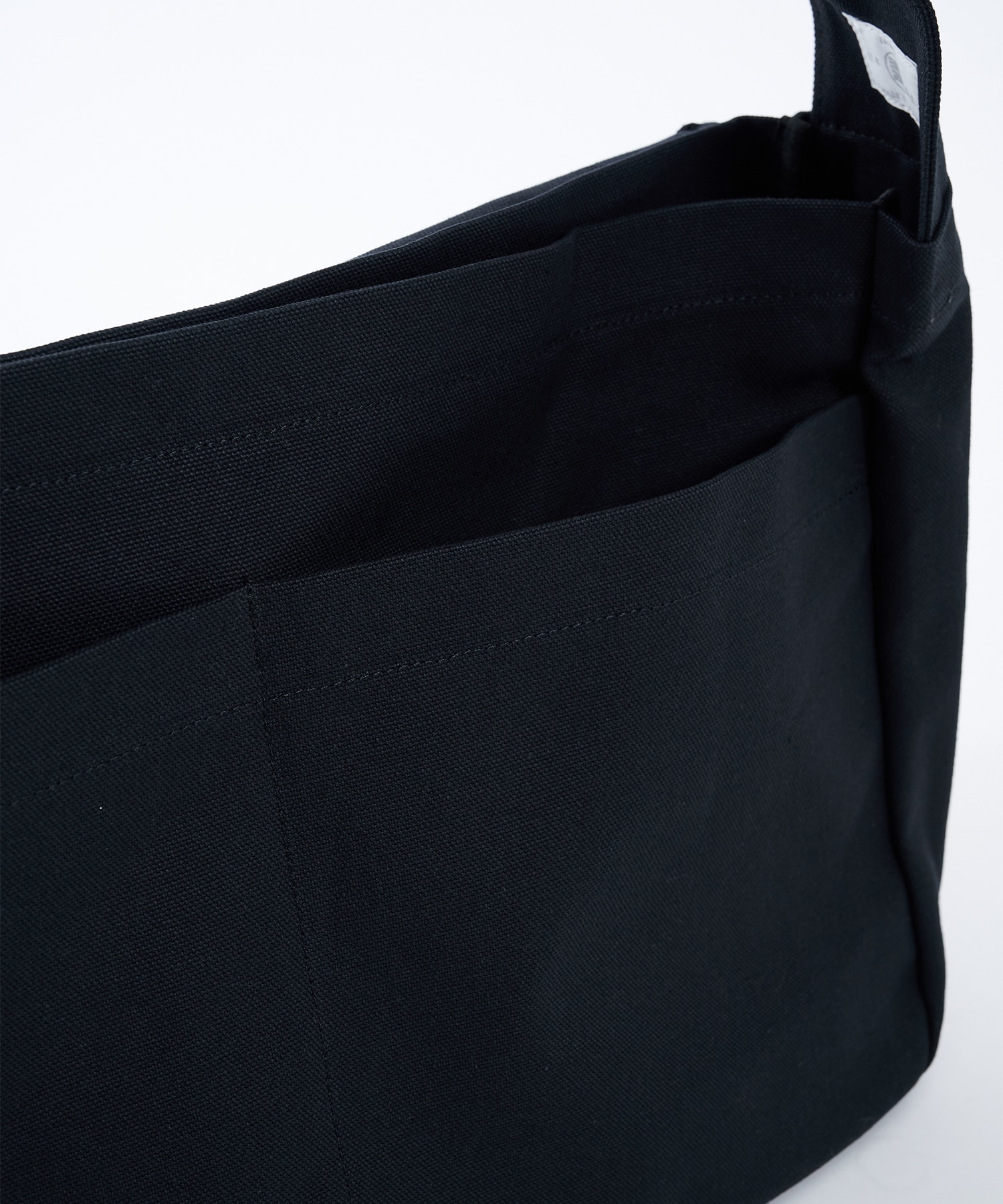 yrz フラップショルダーBAG