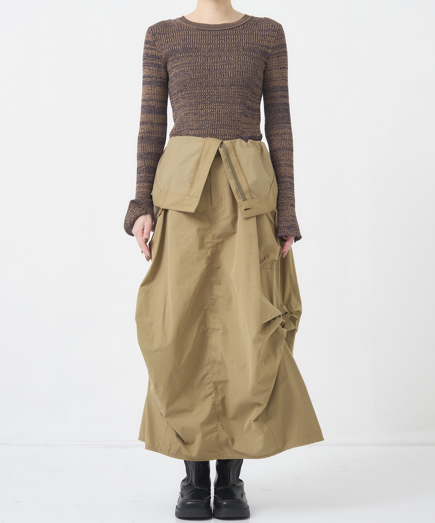 コクーンカーゴジャンパースカート