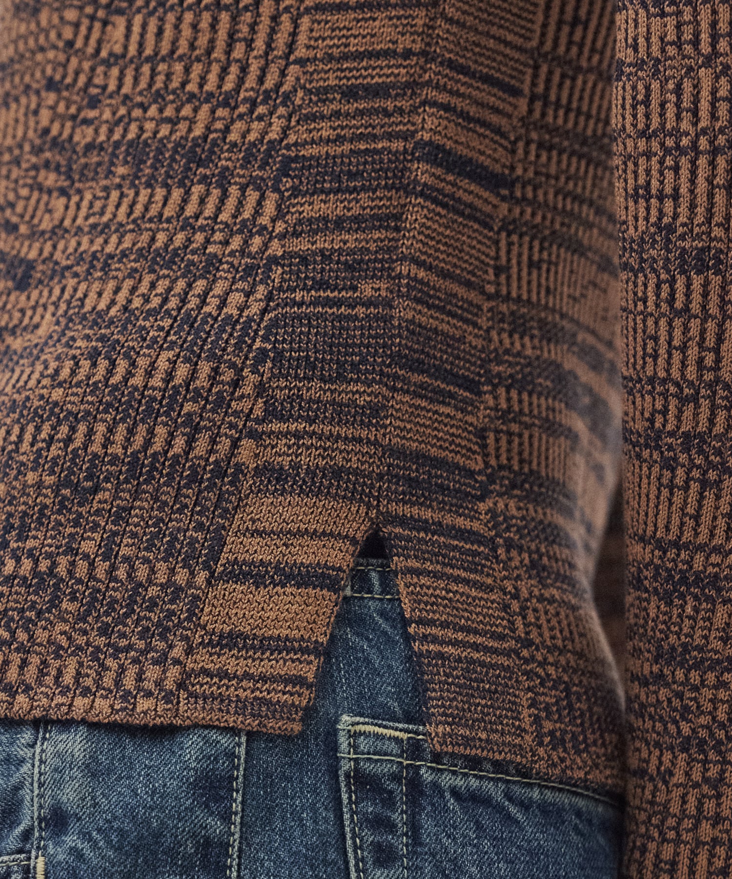 クルーネックリブニット