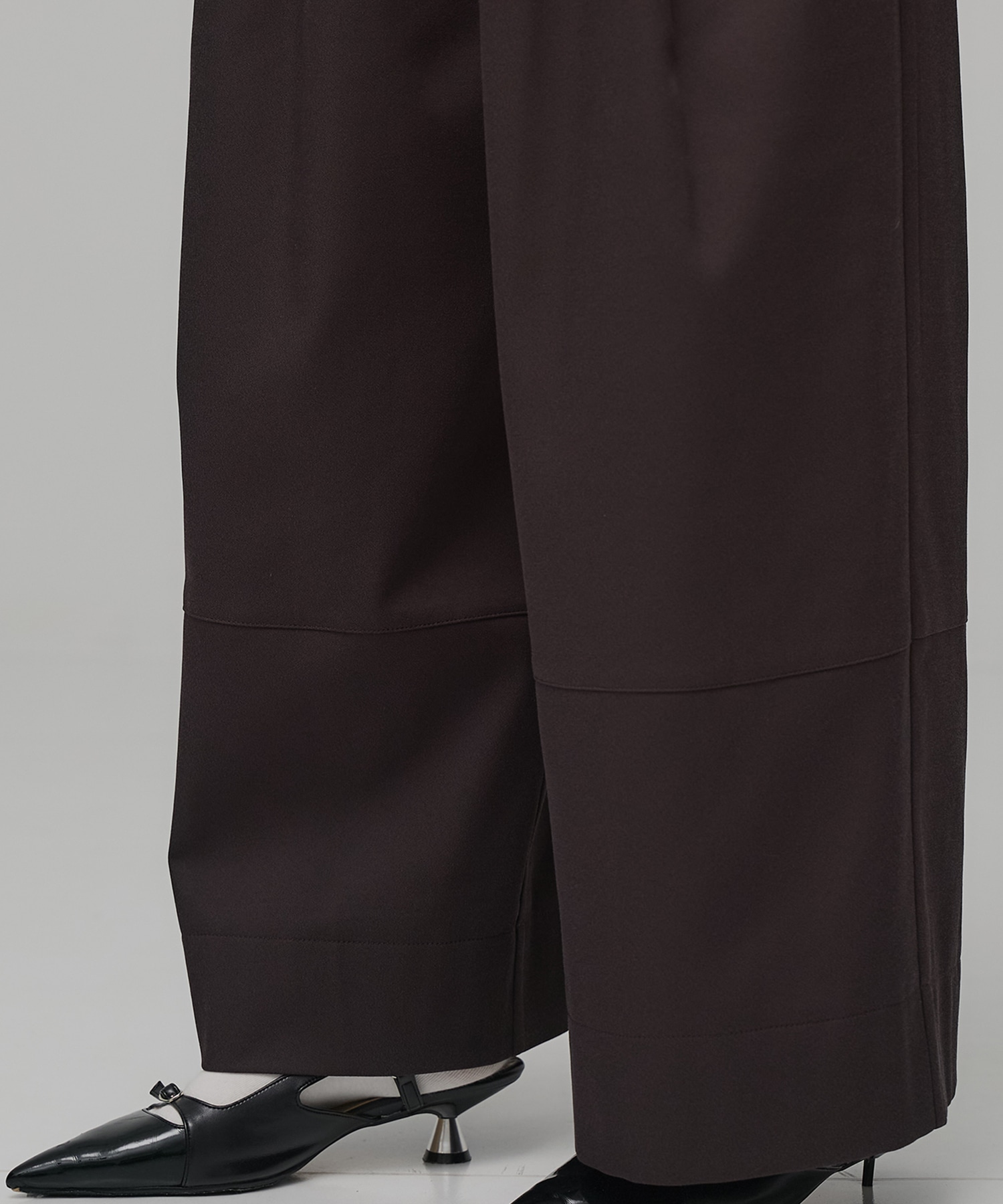 サテンタックイージーパンツ