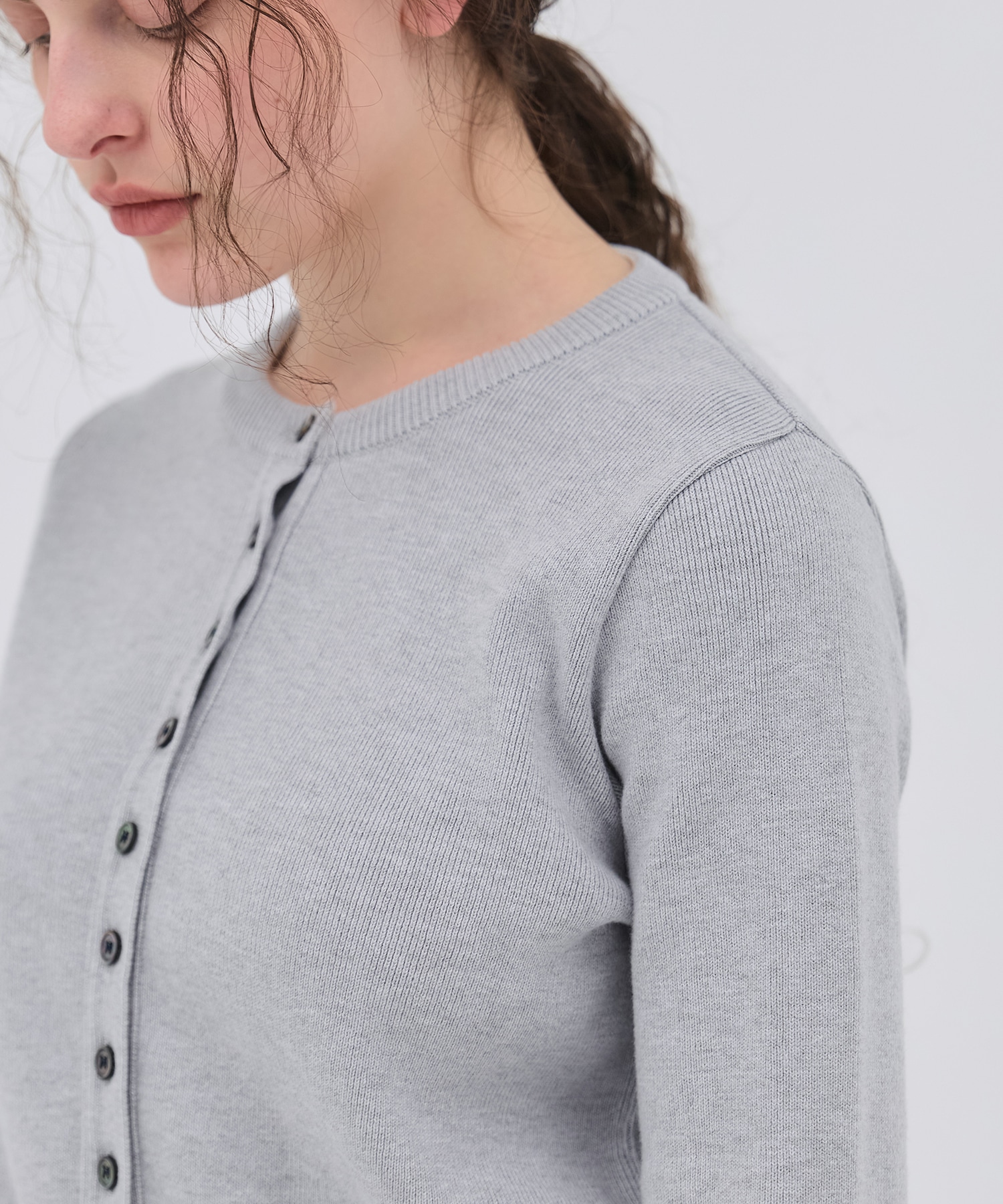 コットンシルククルーカーデ