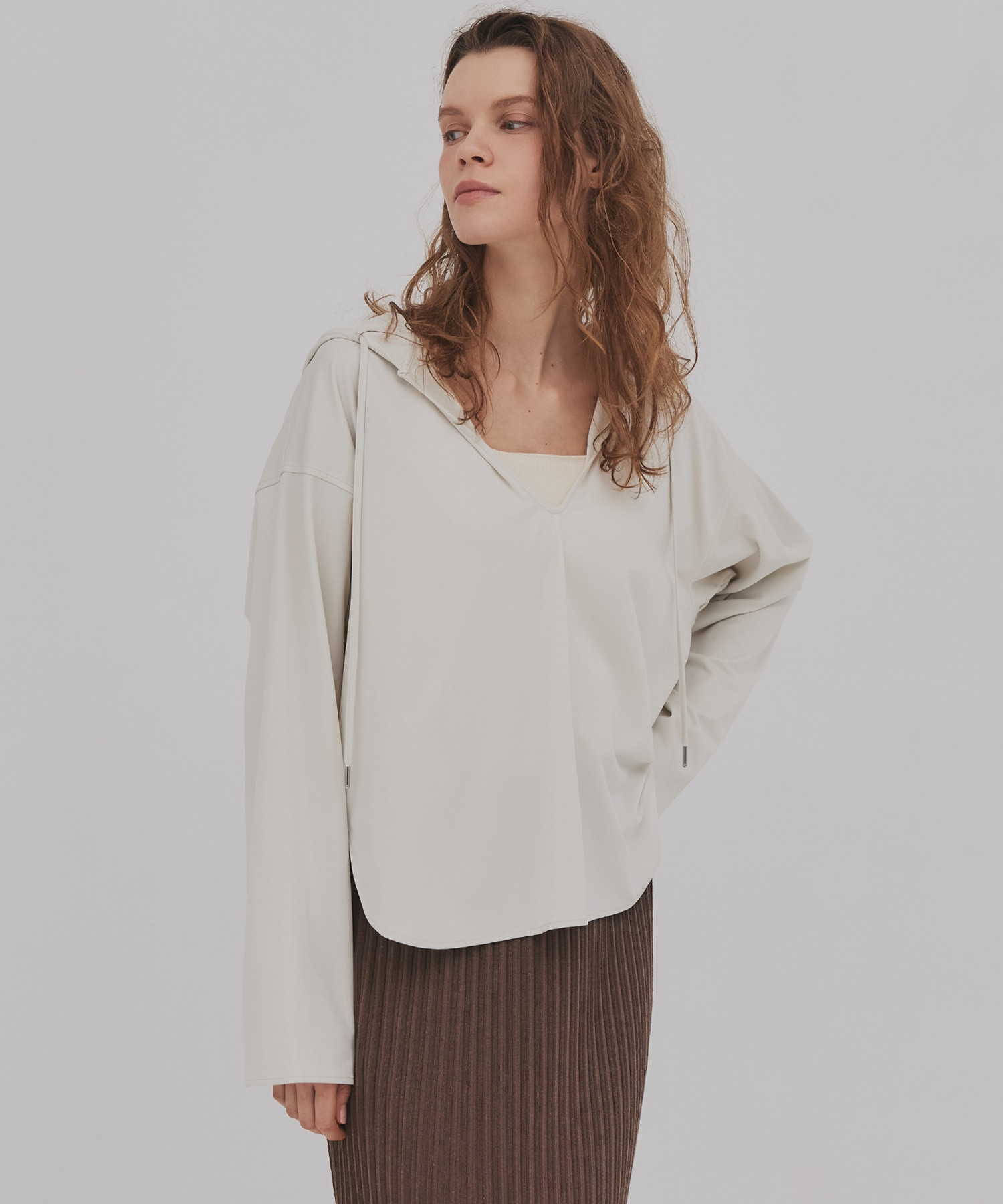 Vネックリラックスフーディ