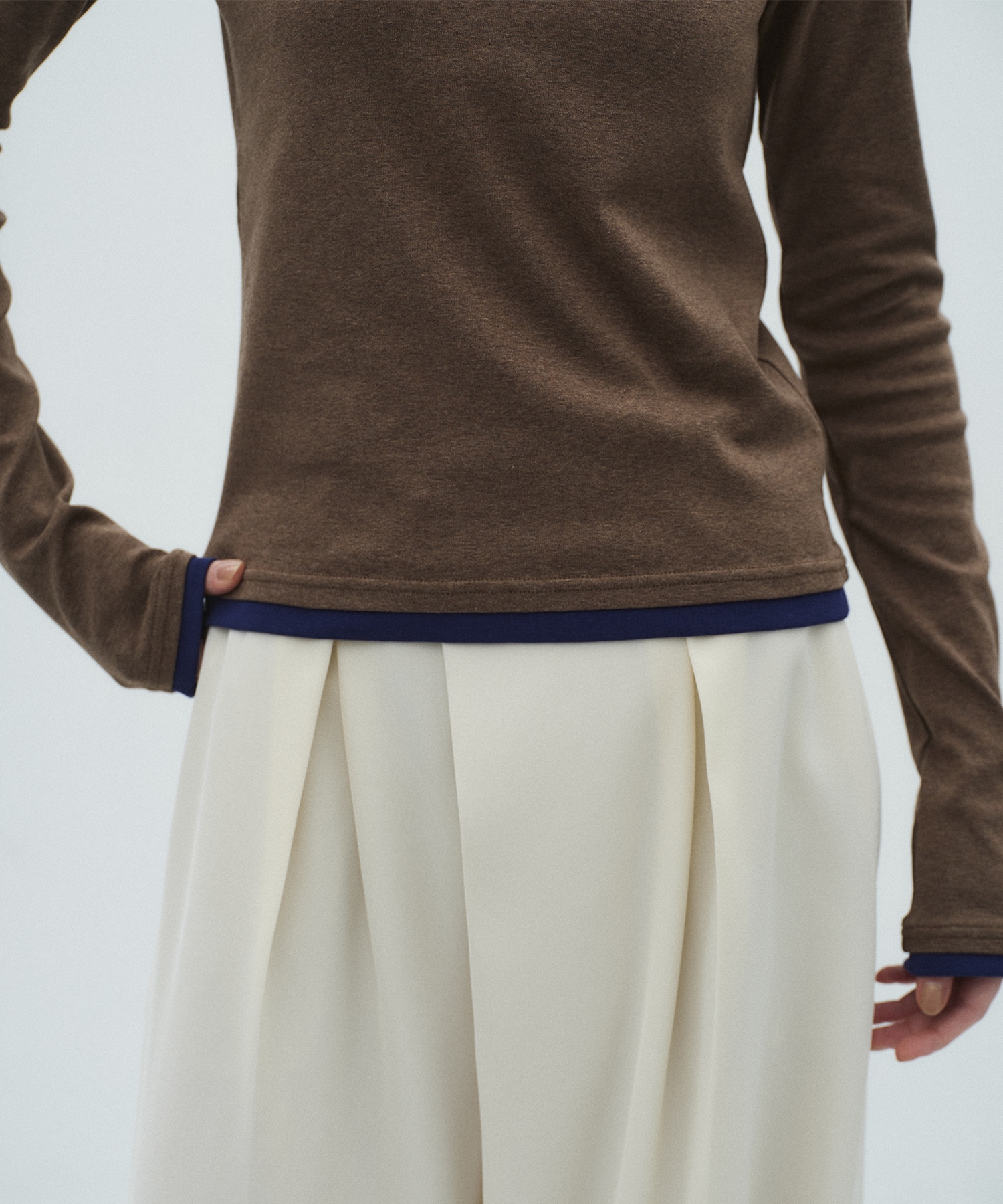 Vネックレイヤードトップス