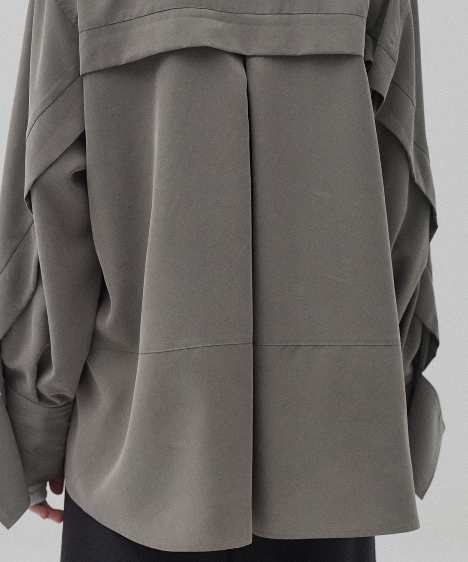 〈残りわずか〉ジップアップオーバーシャツ