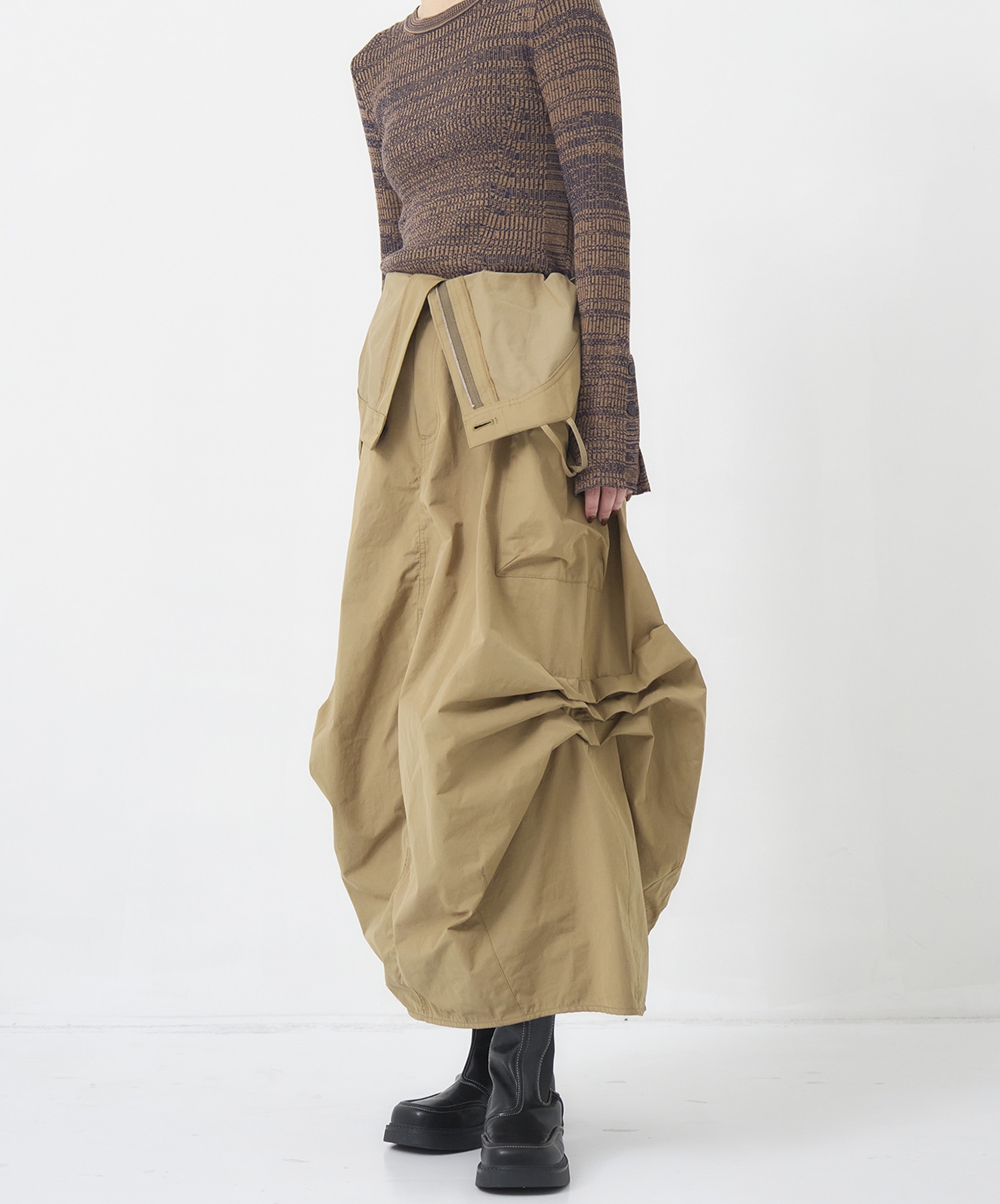 コクーンカーゴジャンパースカート