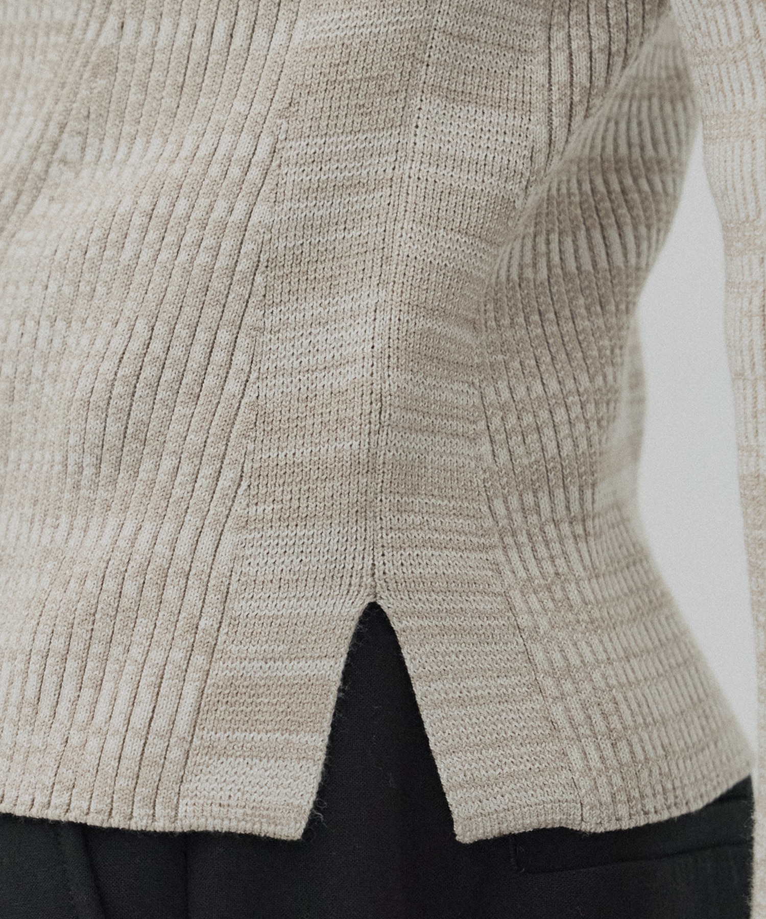 クルーネックリブニット