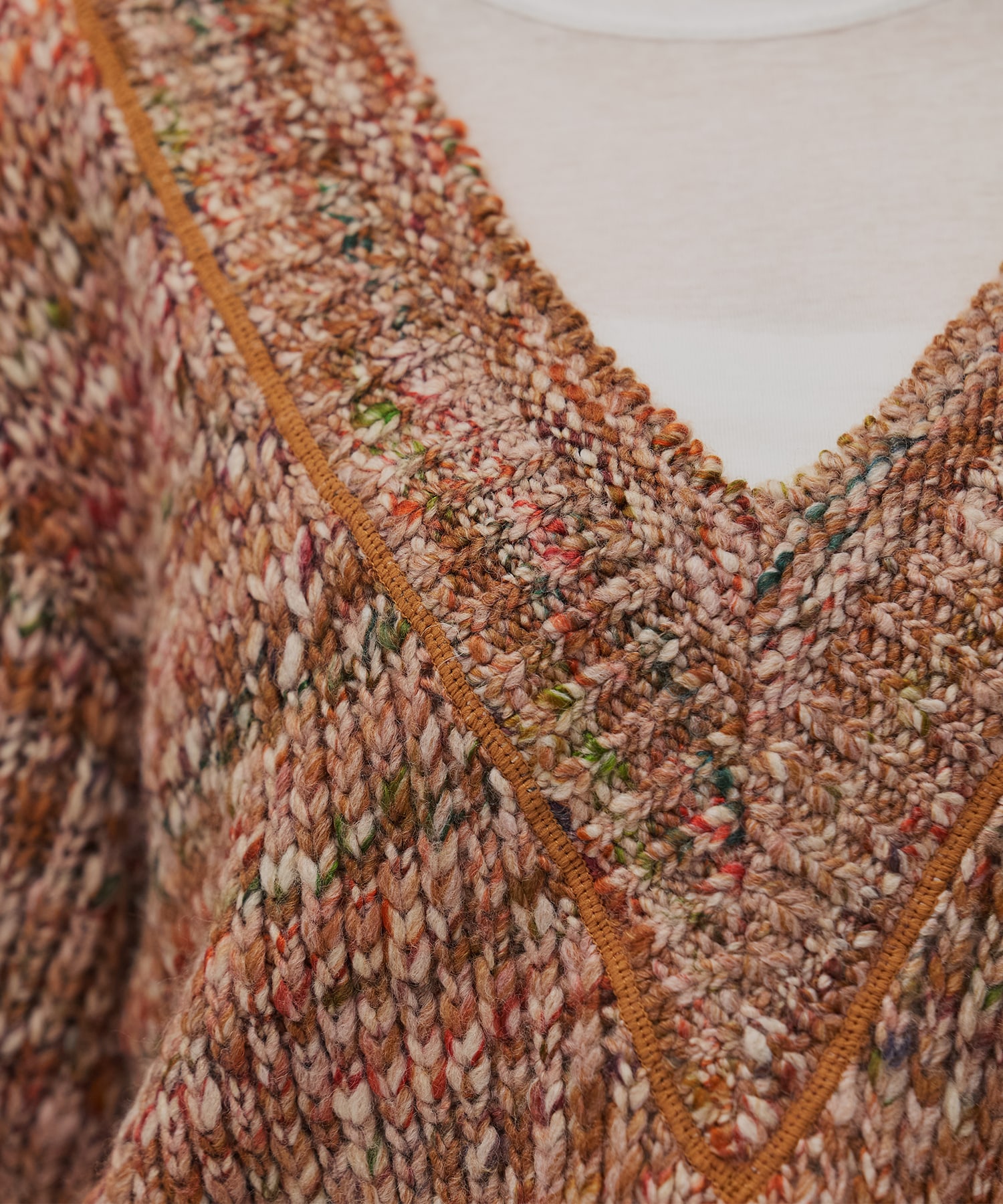 ミックスカラーVネックニット