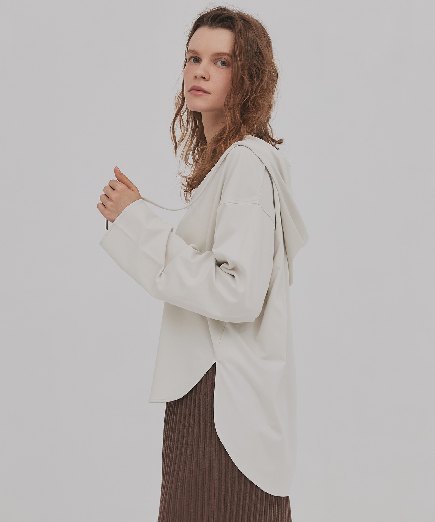 Vネックリラックスフーディ