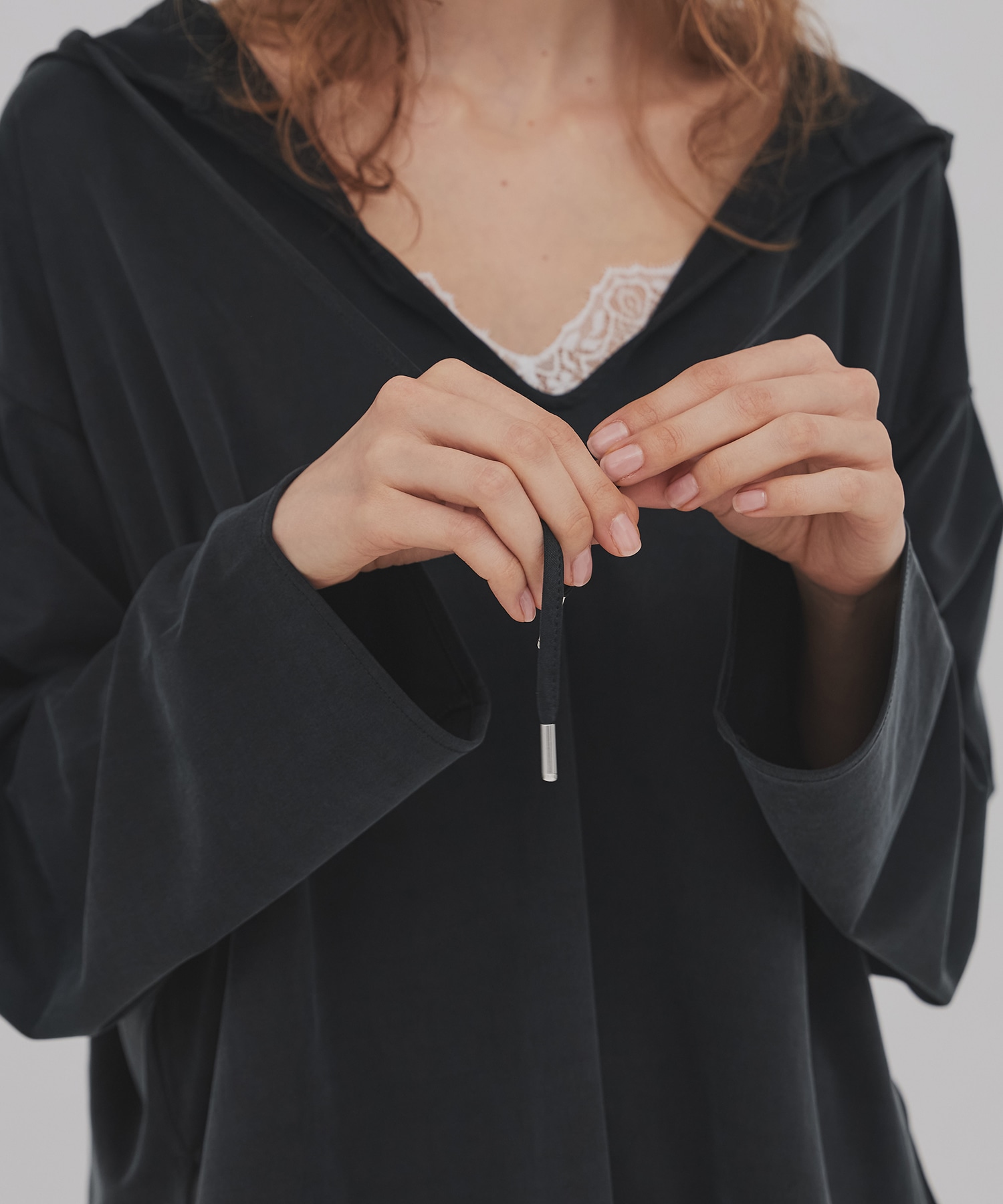 Vネックリラックスフーディ