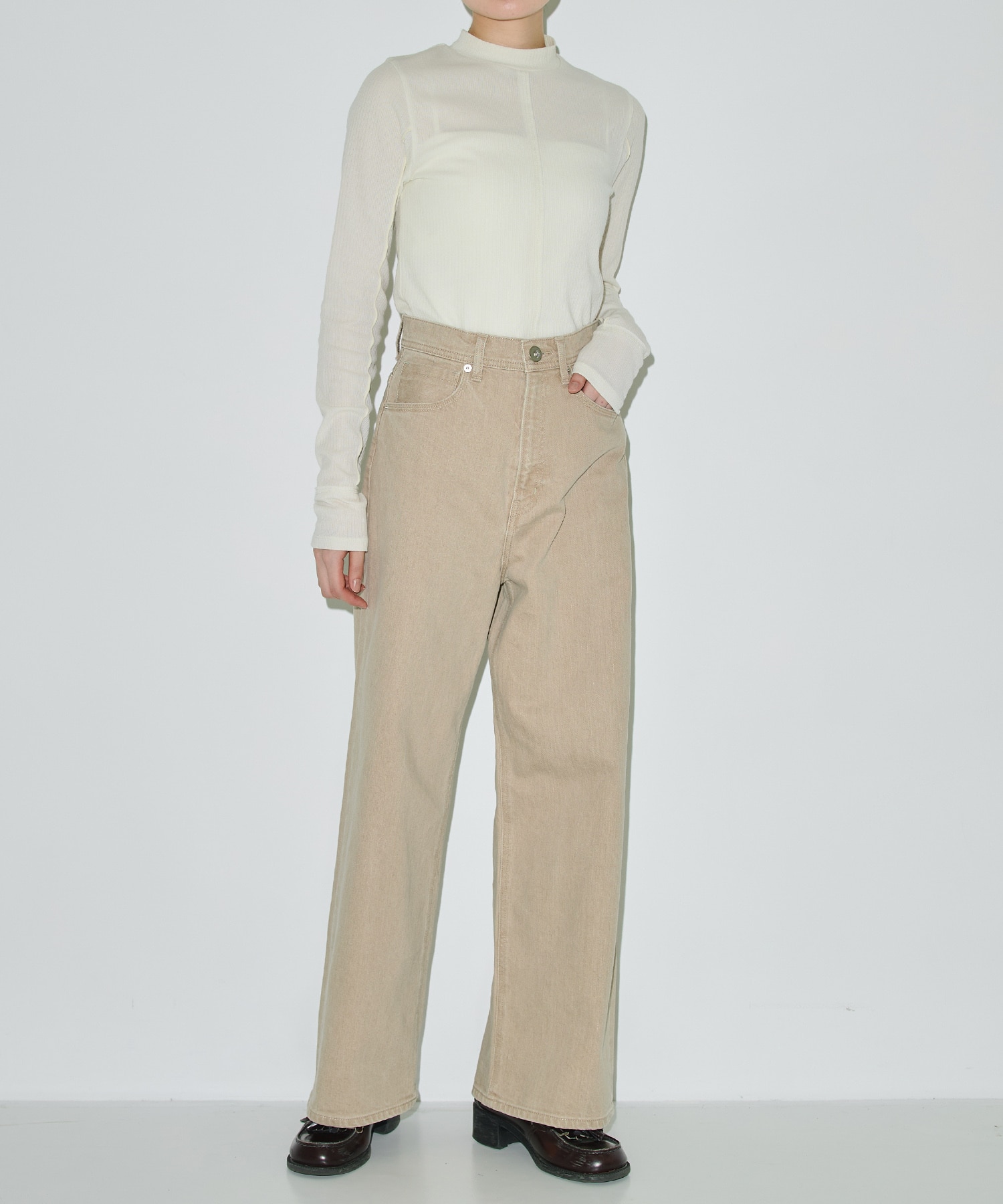 ハイネックラインリブTOP